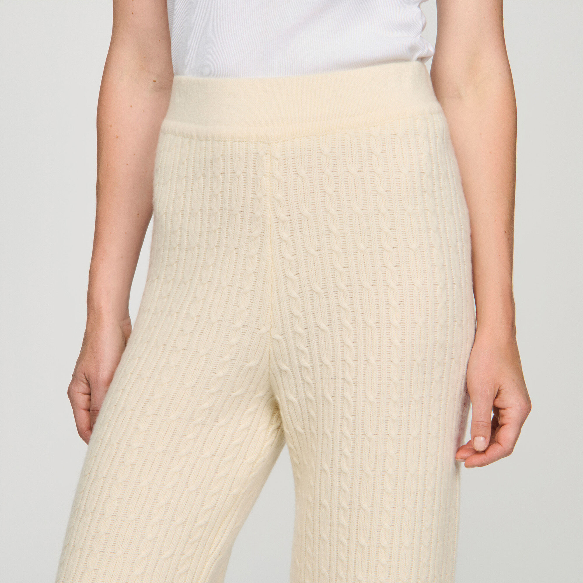 Pantaloni in maglia a trecce