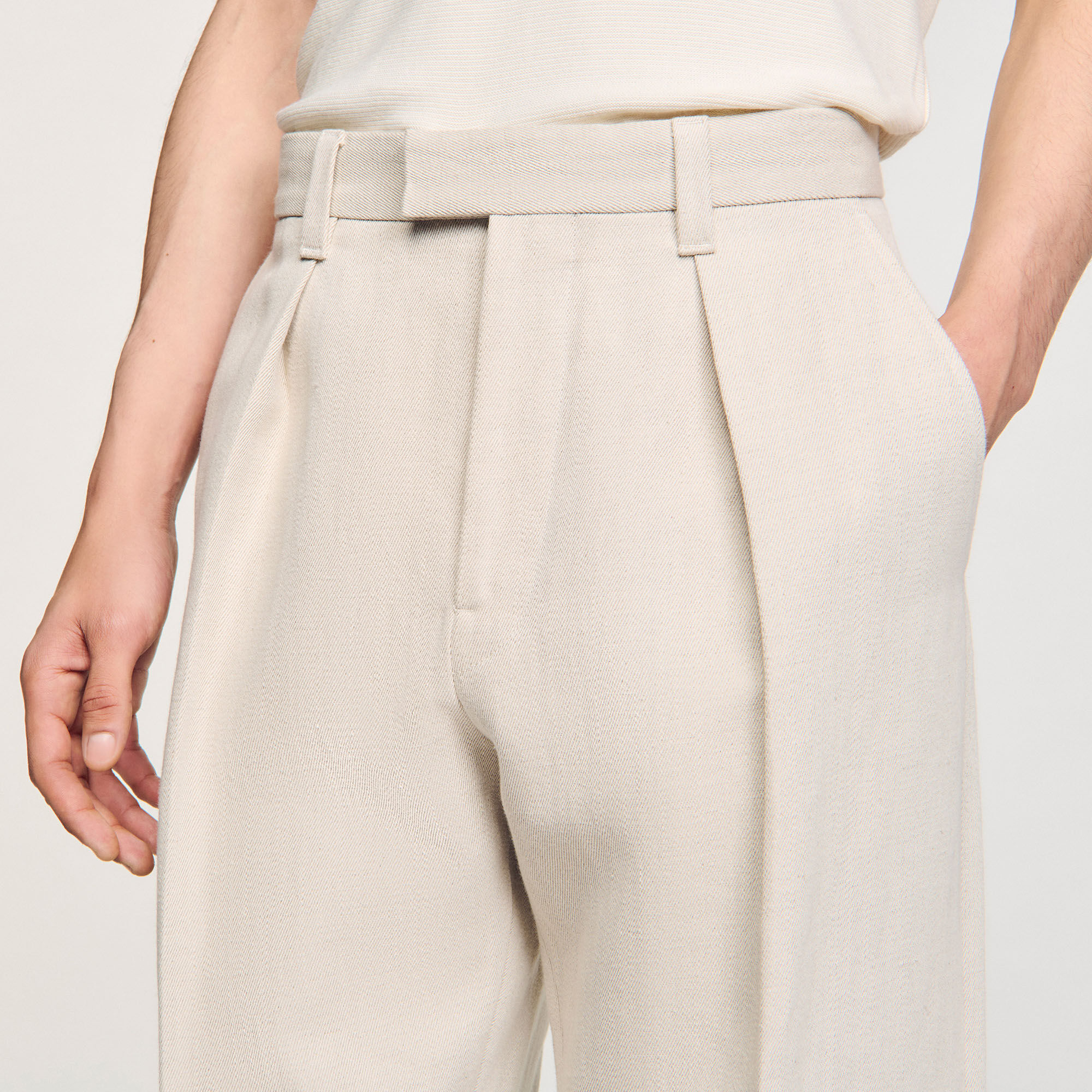 Pantaloni larghi con pieghe