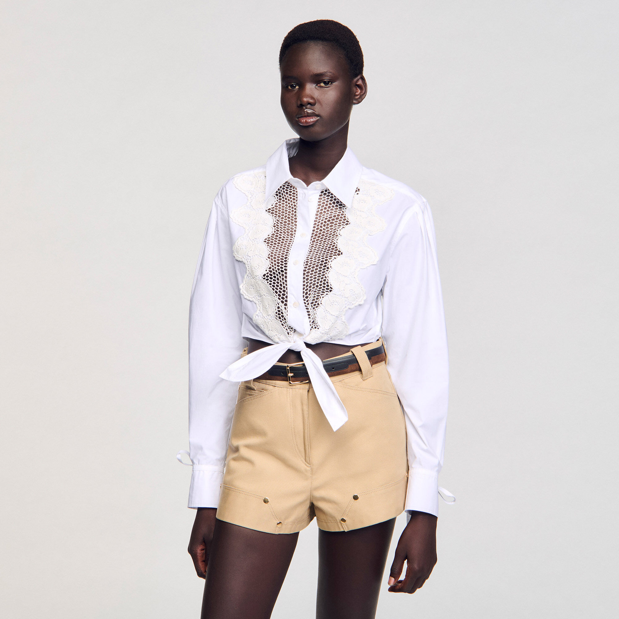 Camicia con pettorina in pizzo
