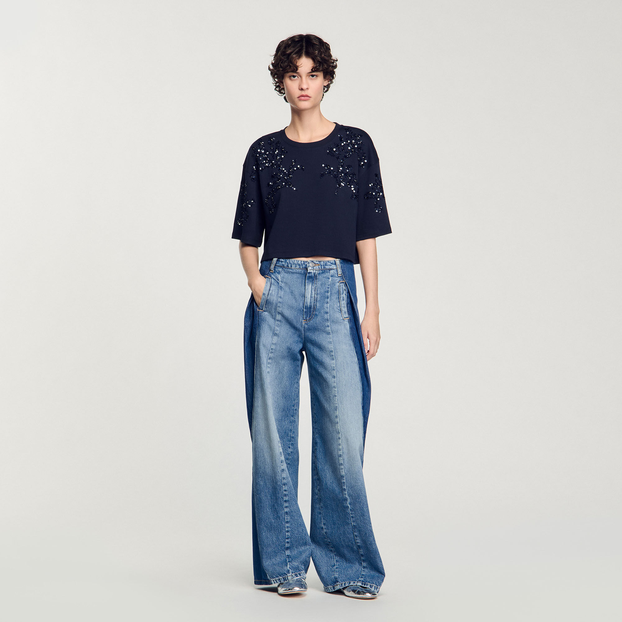 T-shirt con dettagli a perline