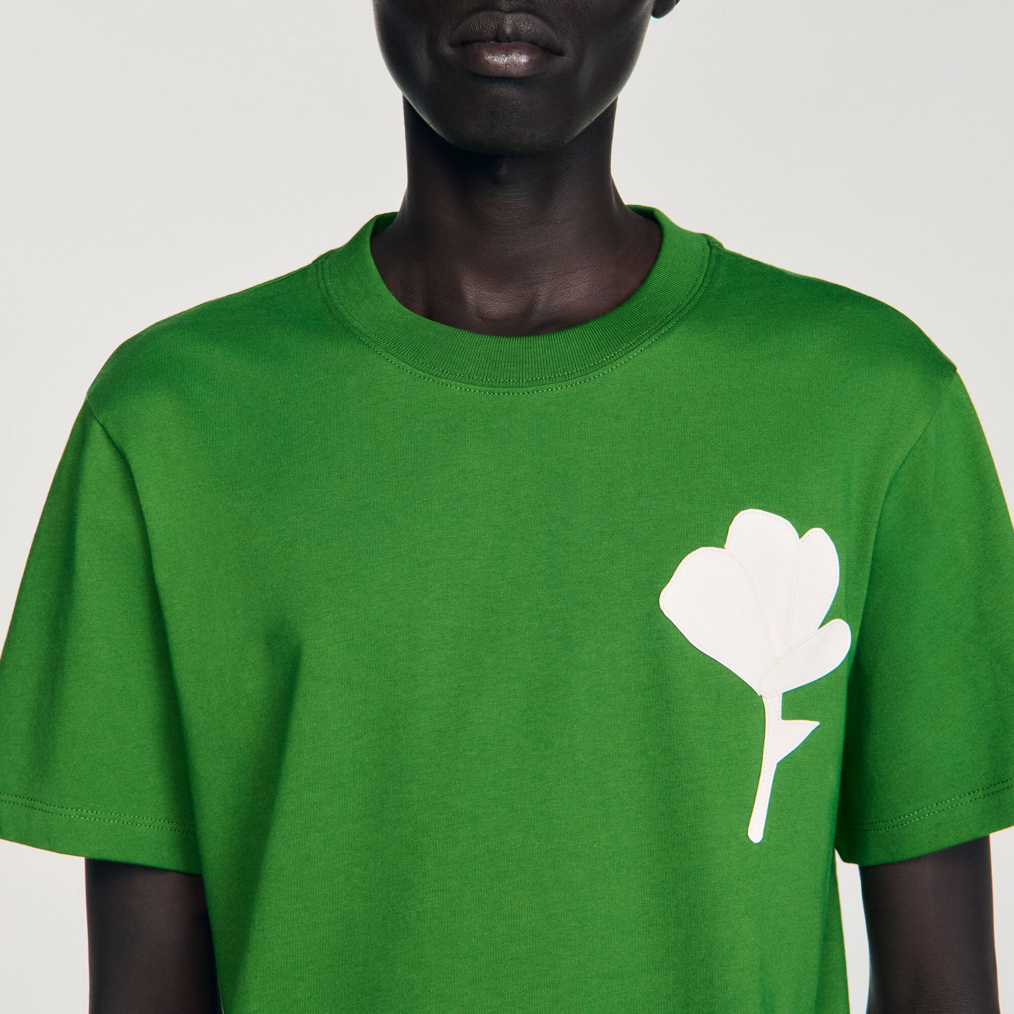 T-shirt con inserto a fiore