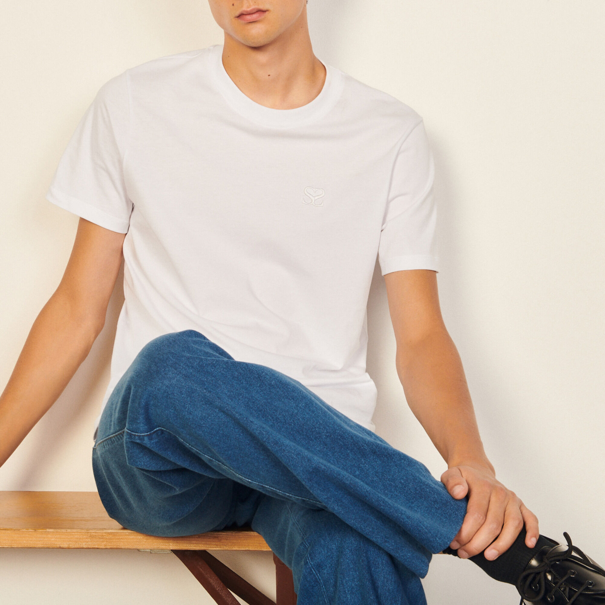 T-shirt con ricamo