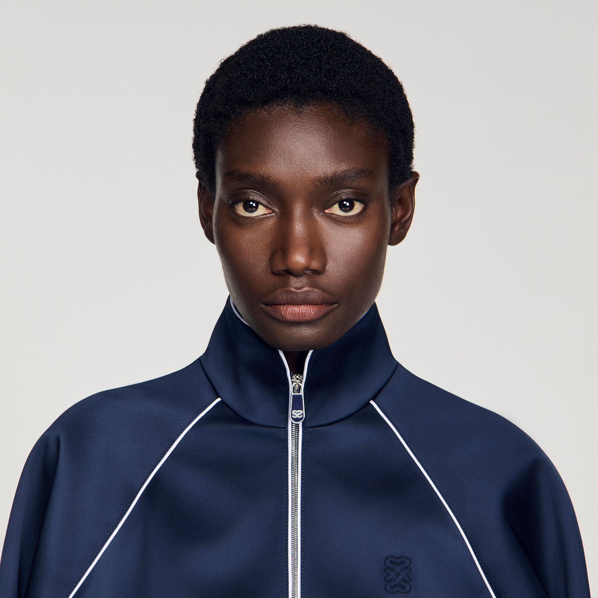 Giubbotto corto raso logo ricamo