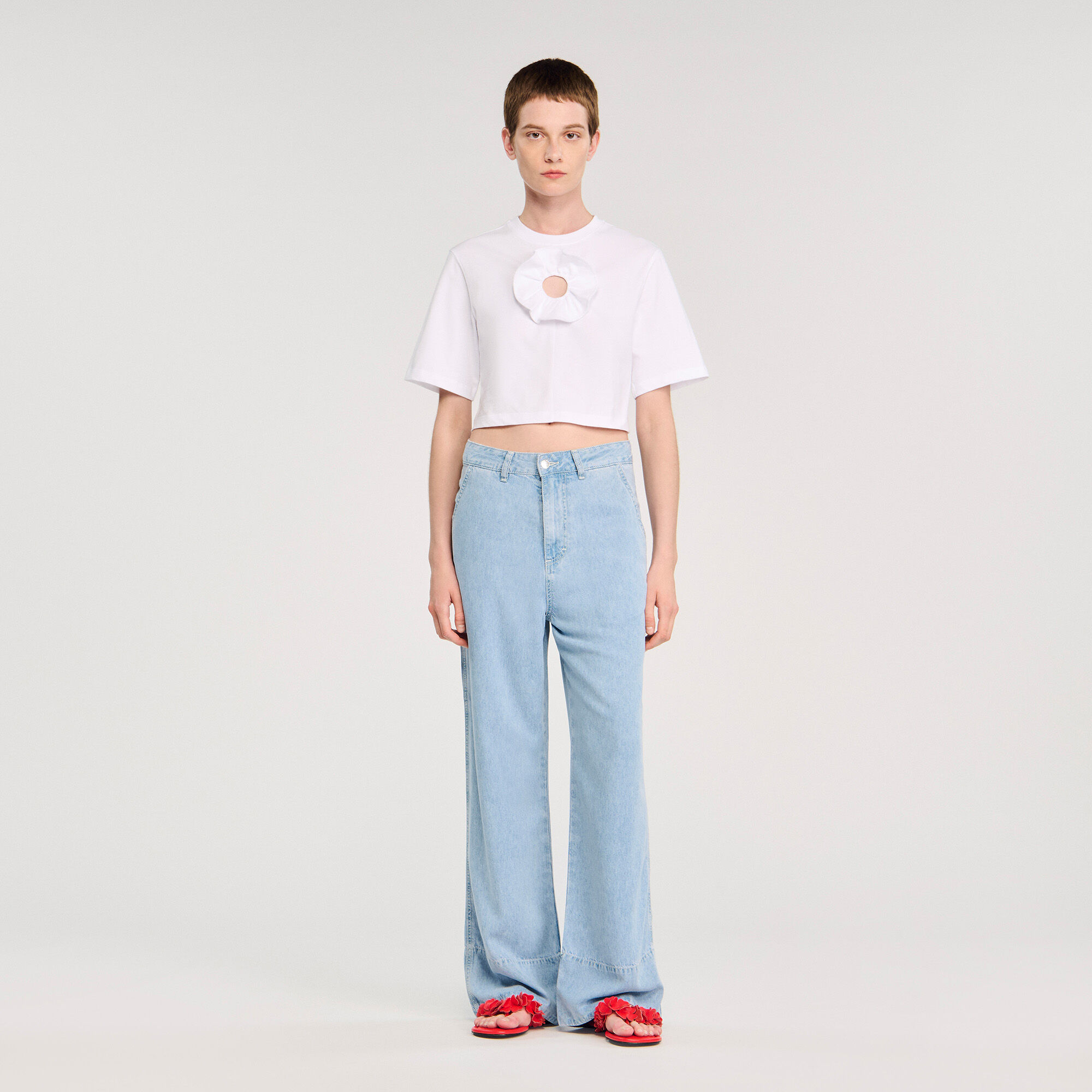 T-shirt con dettaglio volant