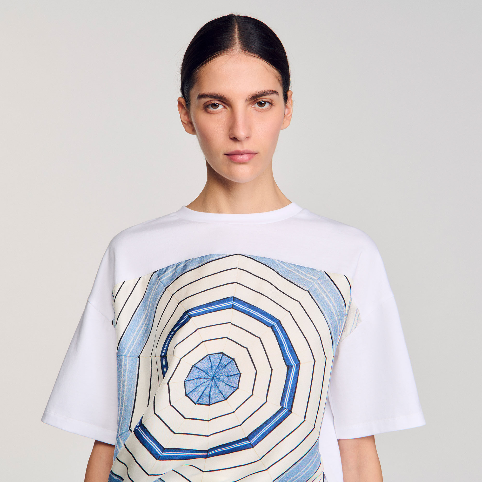 T-shirt con stampa a spirali
