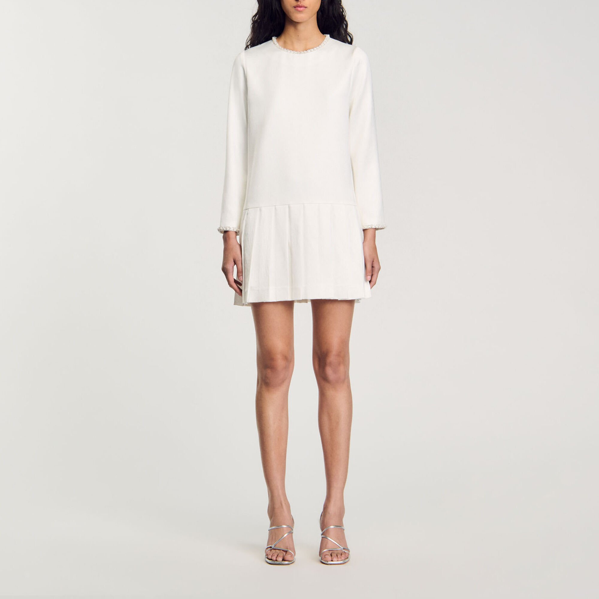 Abito corto in raso con perline