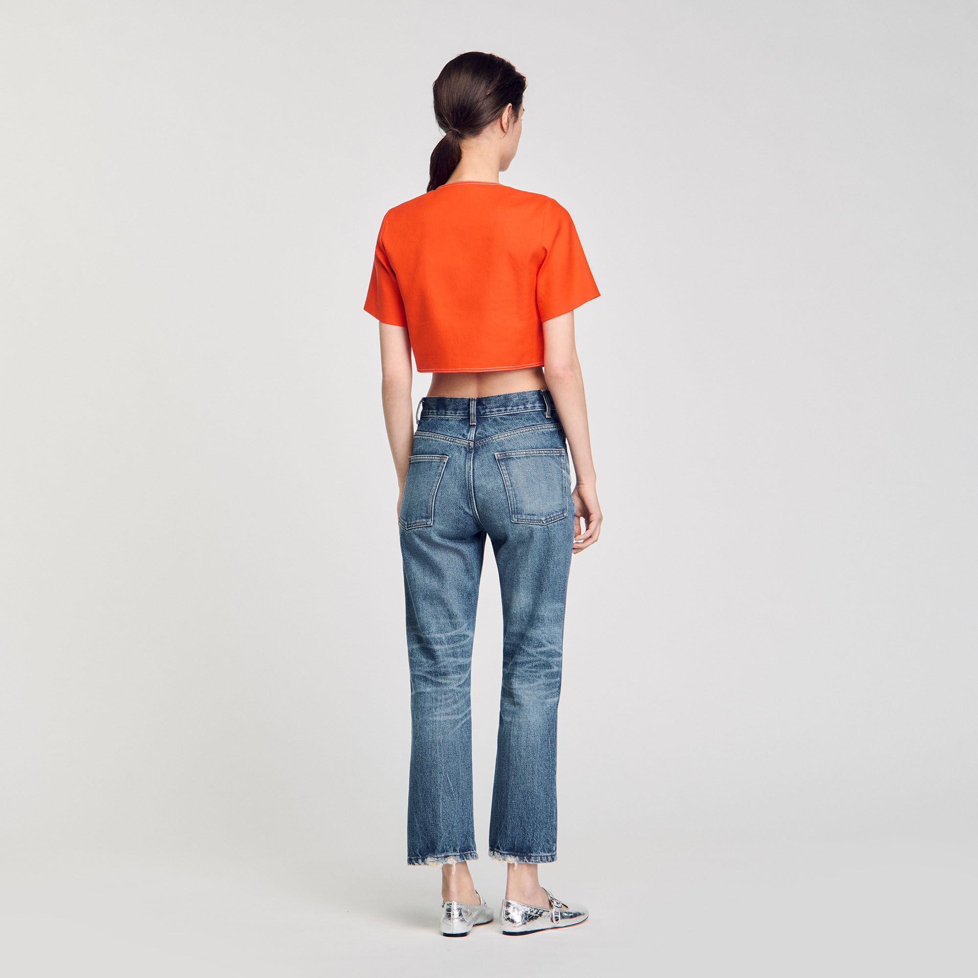 Top corto con apertura