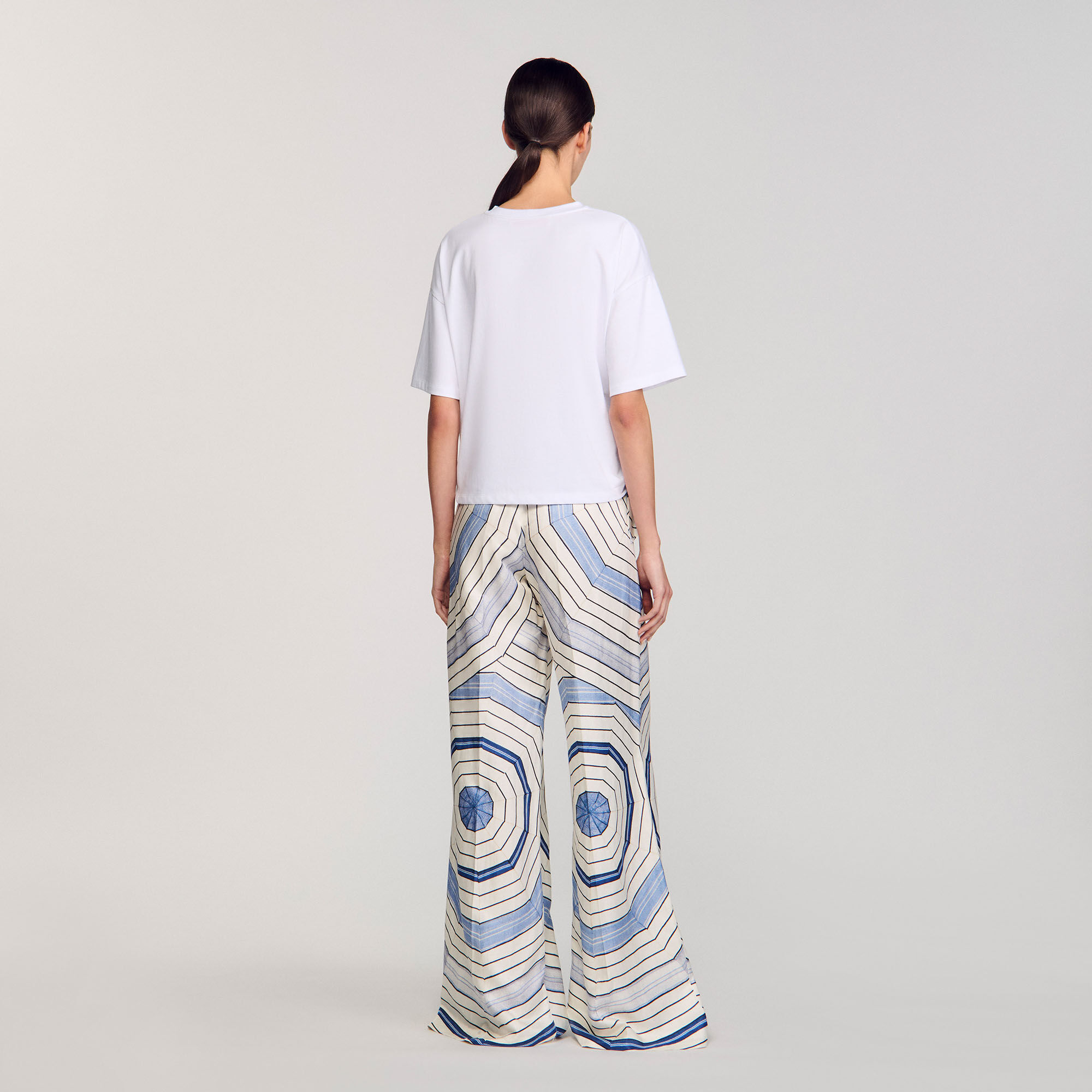 T-shirt con stampa a spirali