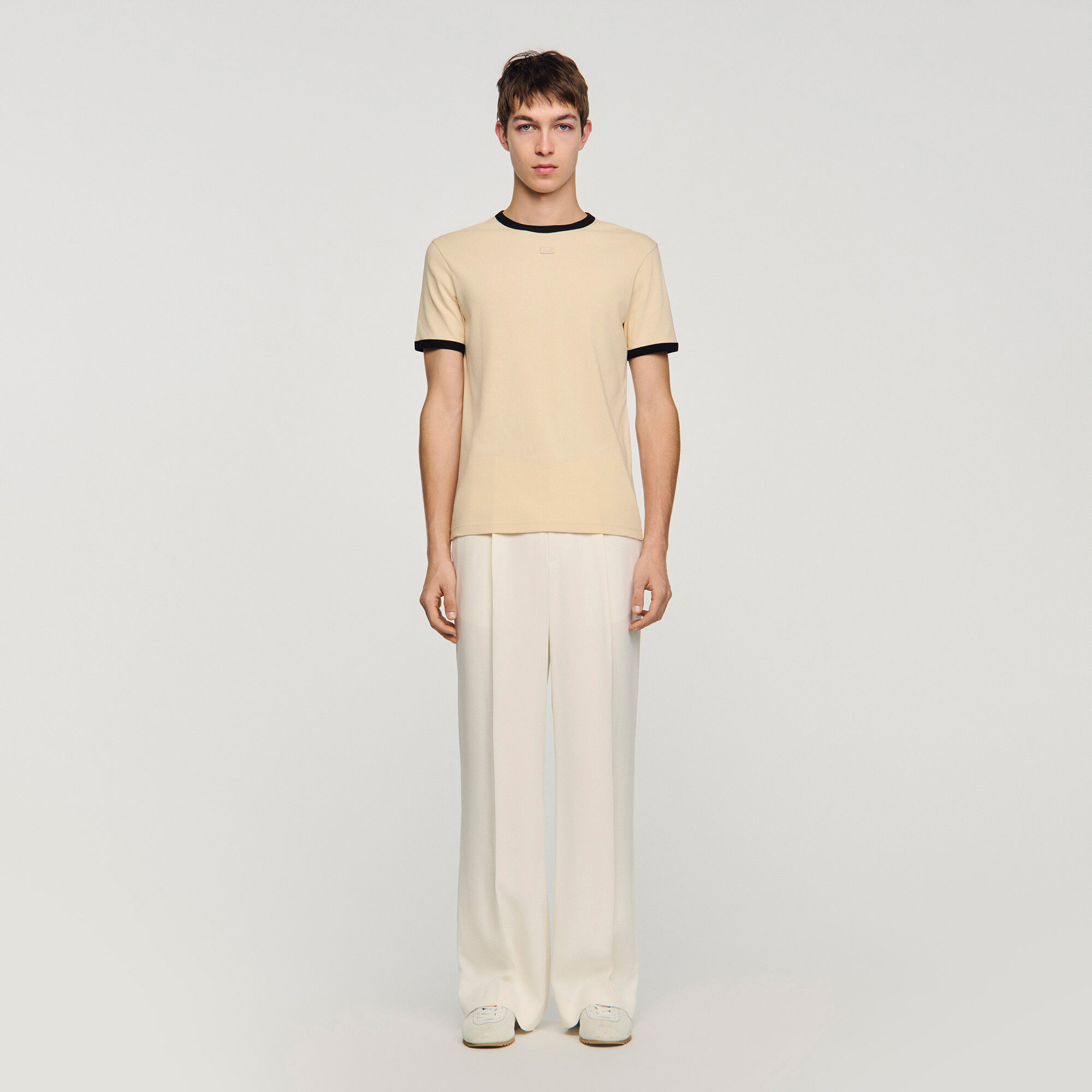 T-shirt bicolore con patch