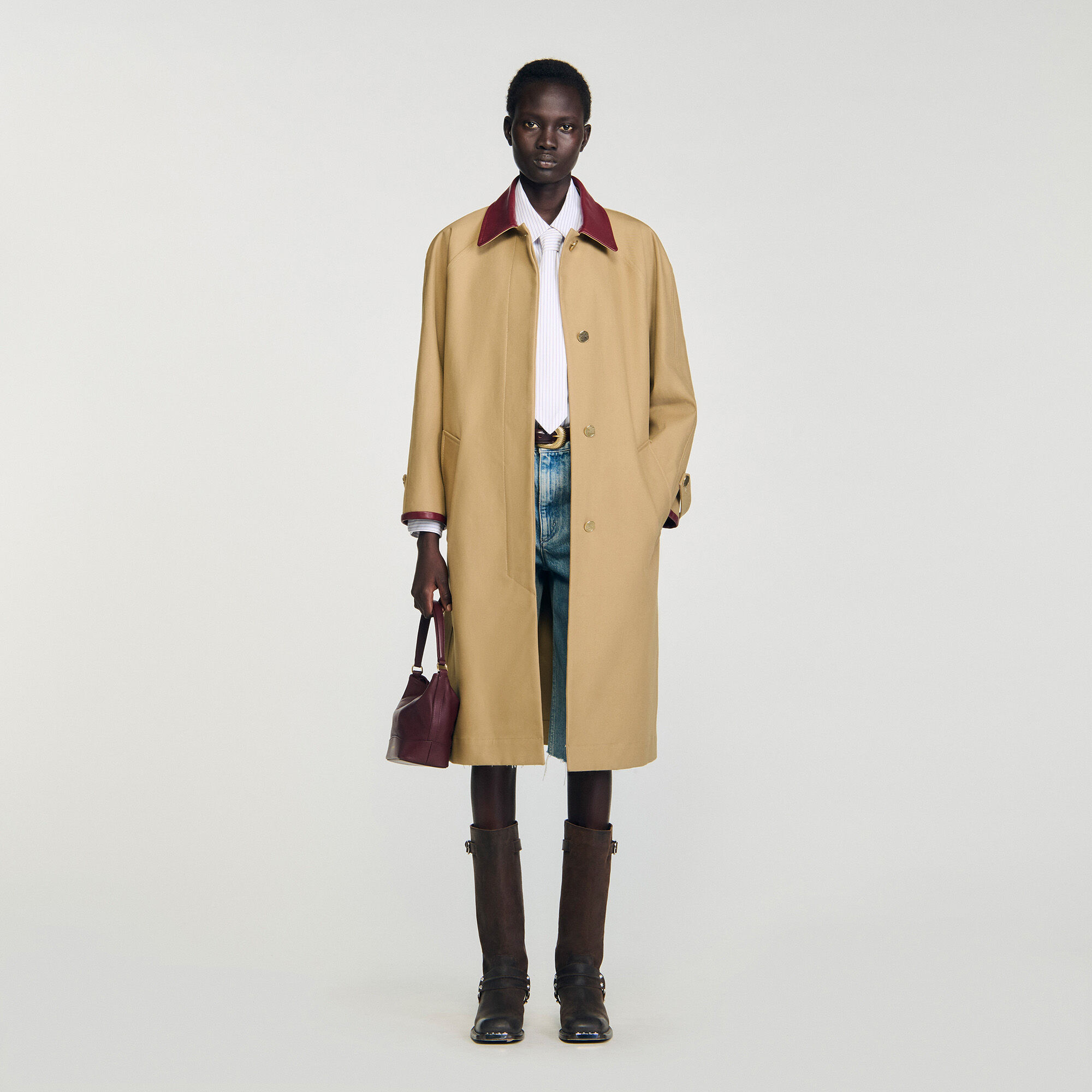Trench lungo con colletto in pelle