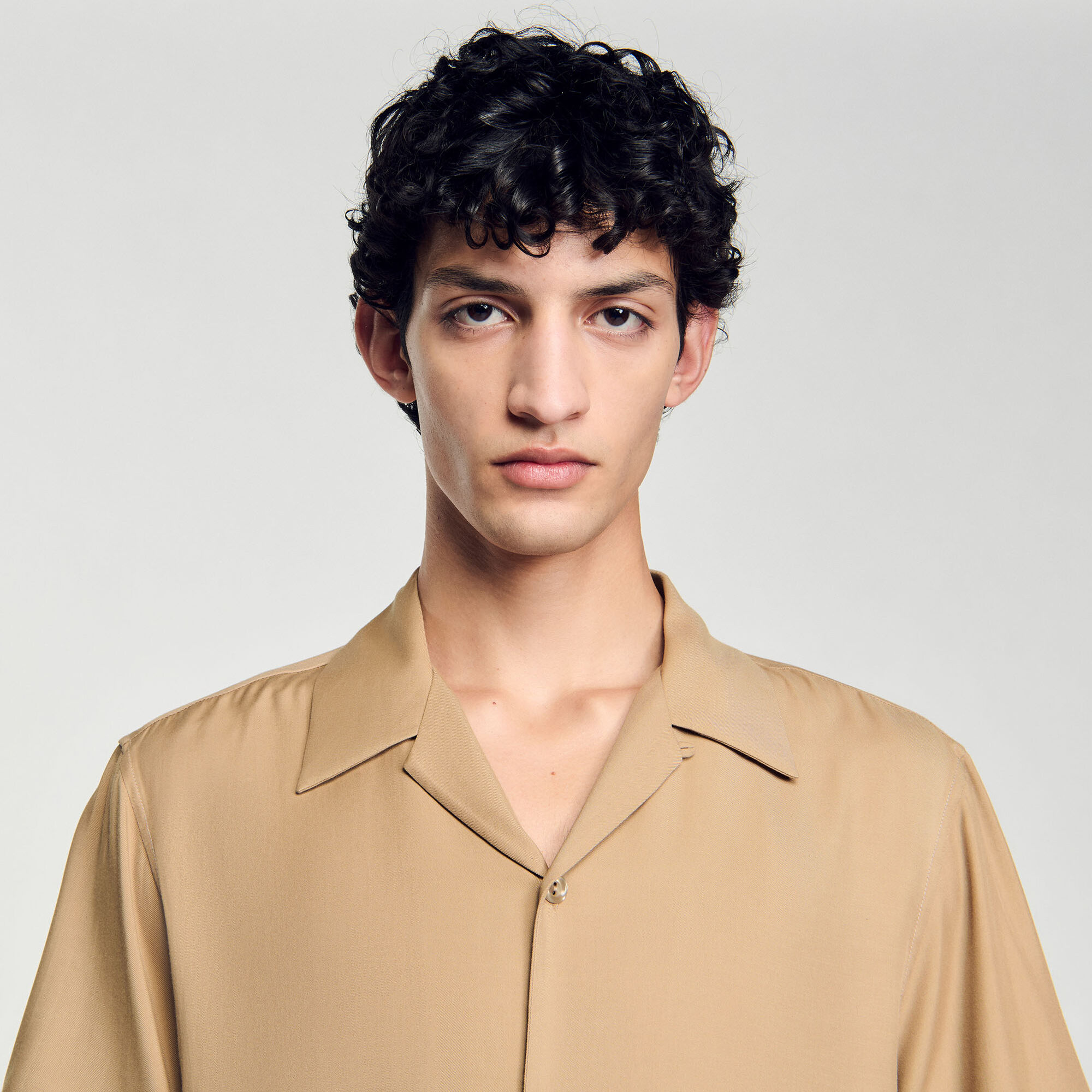 Camicia con colletto aperto