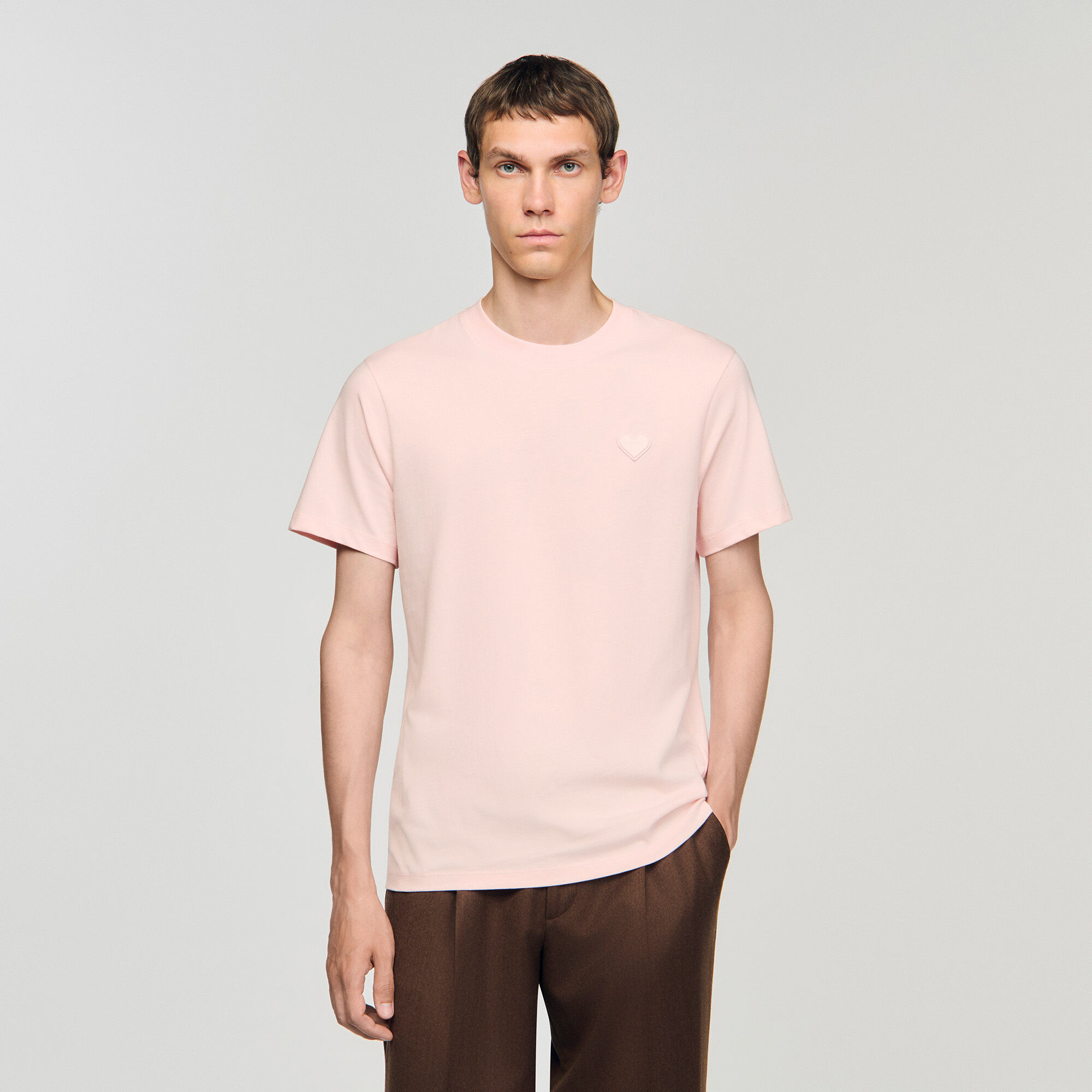 T-shirt con patch a cuore