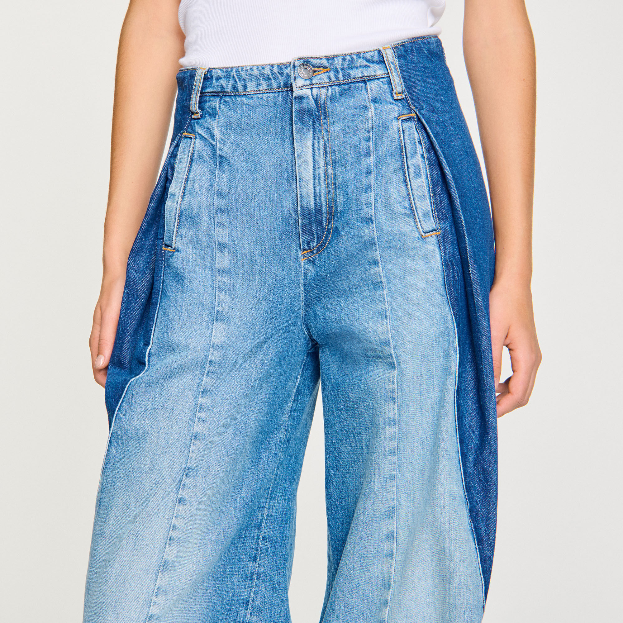 Jeans con inserti a contrasto