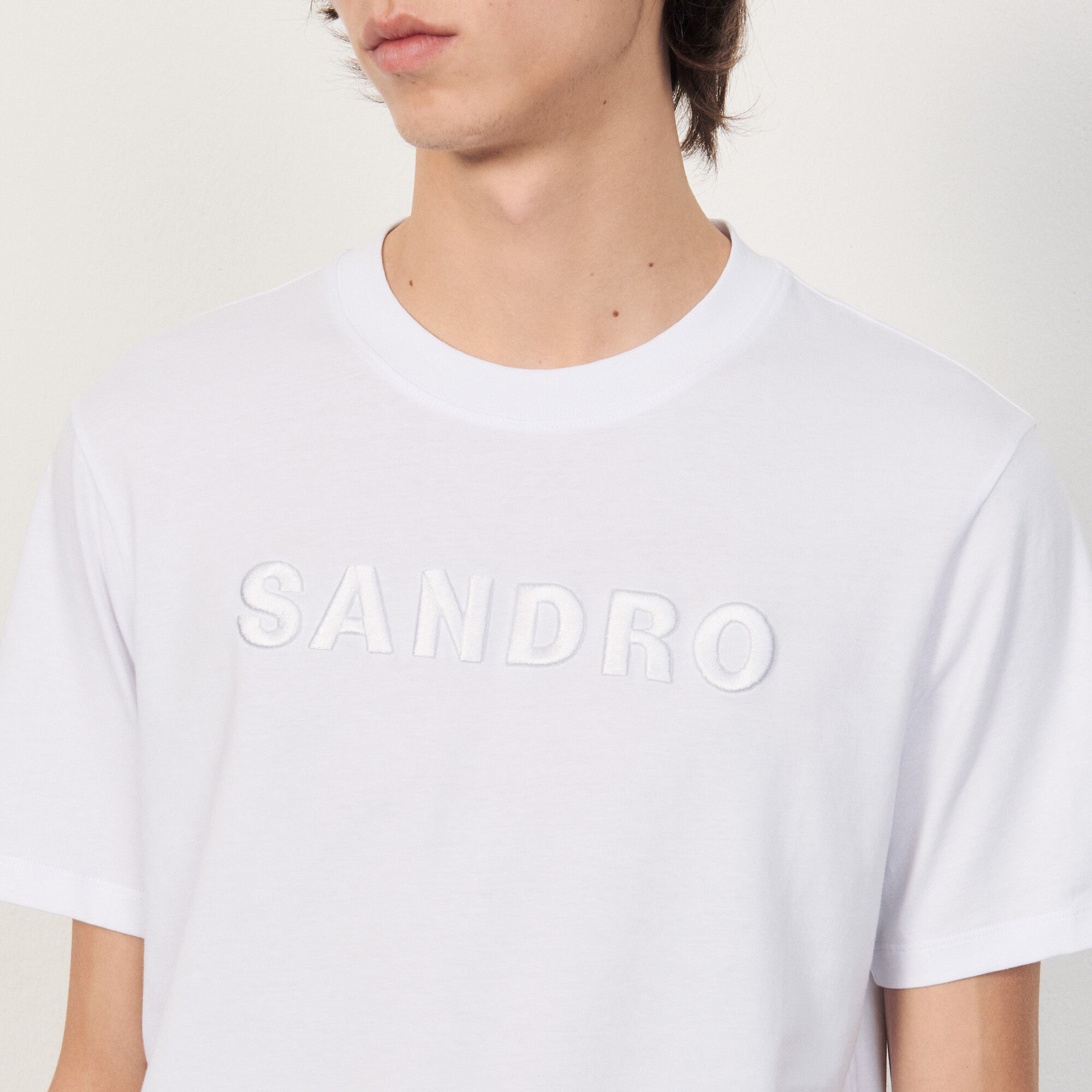 T-shirt ricamata