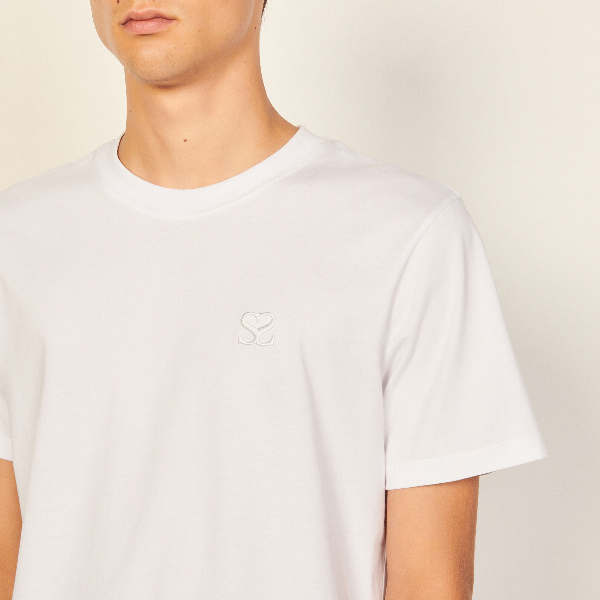 T-shirt con ricamo