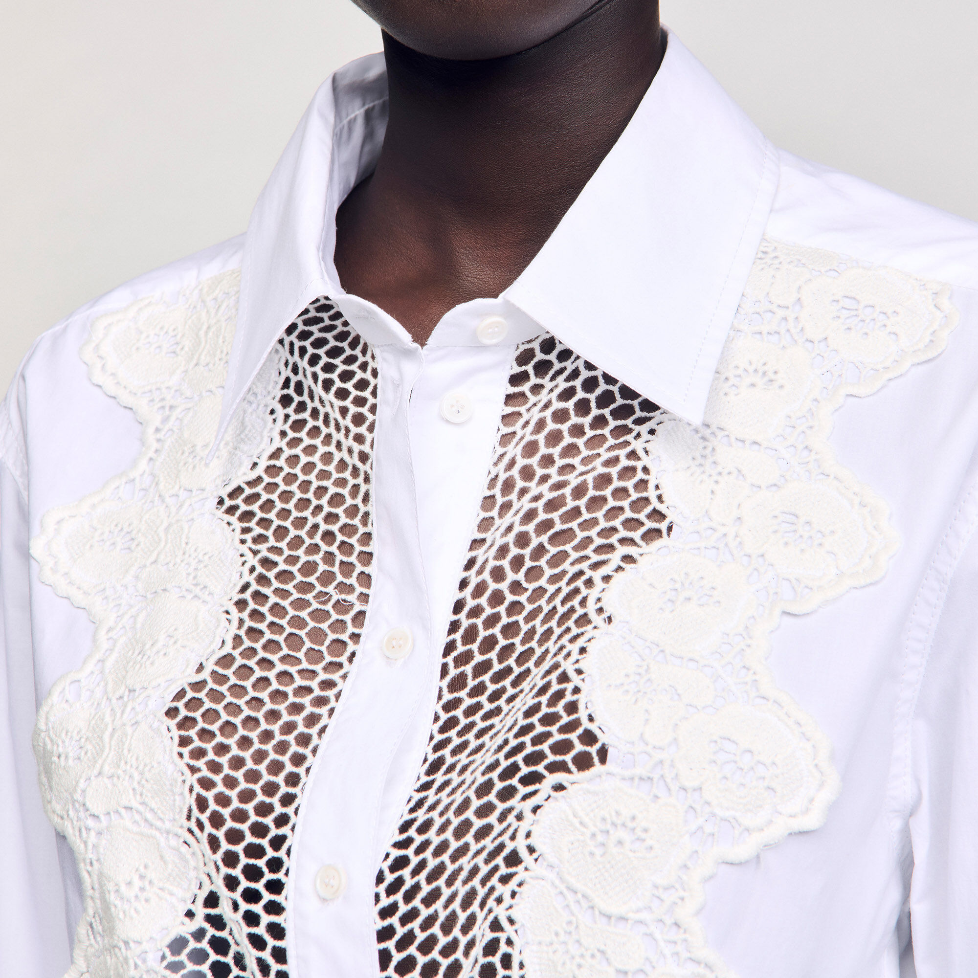 Camicia con pettorina in pizzo