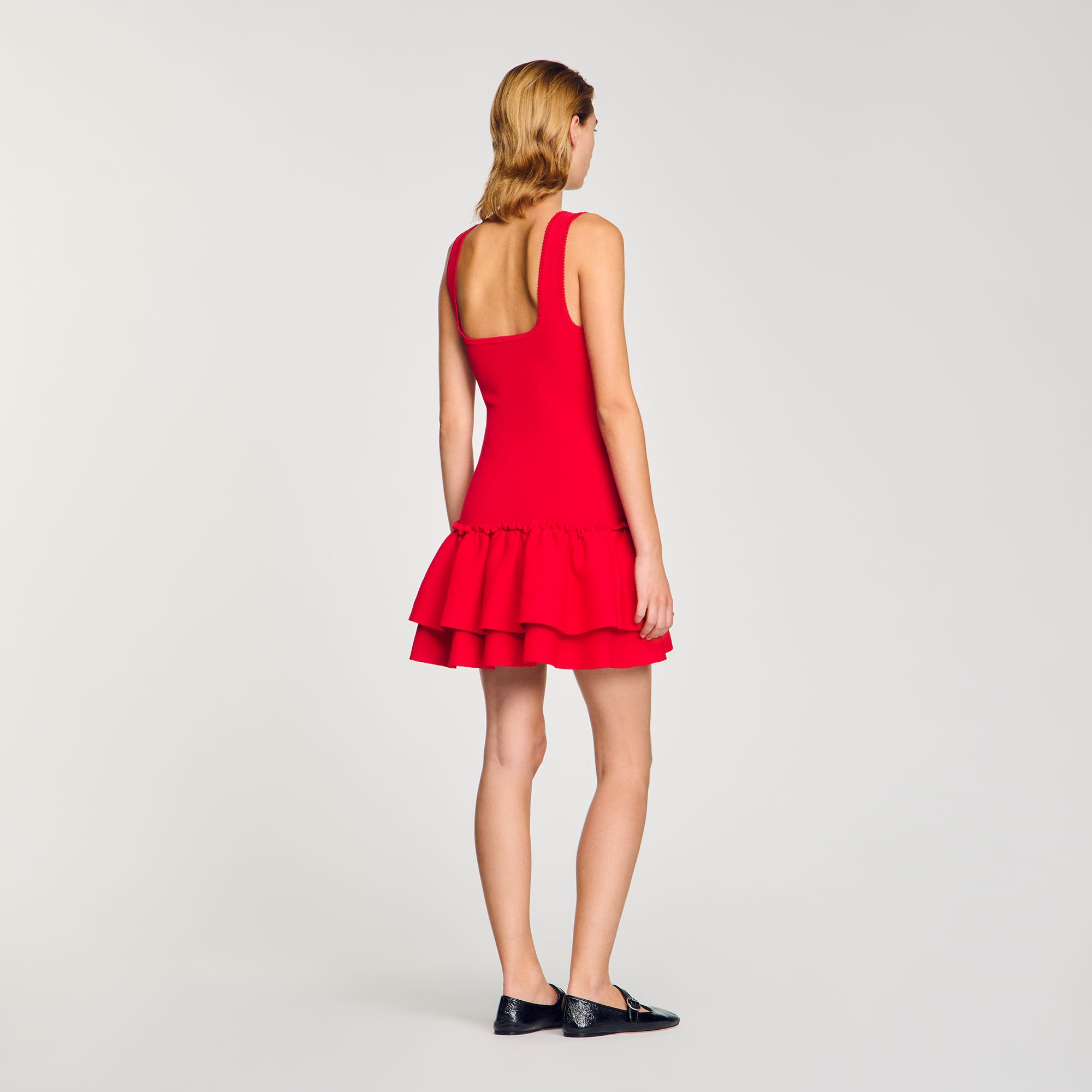 Abito corto in maglia con balze