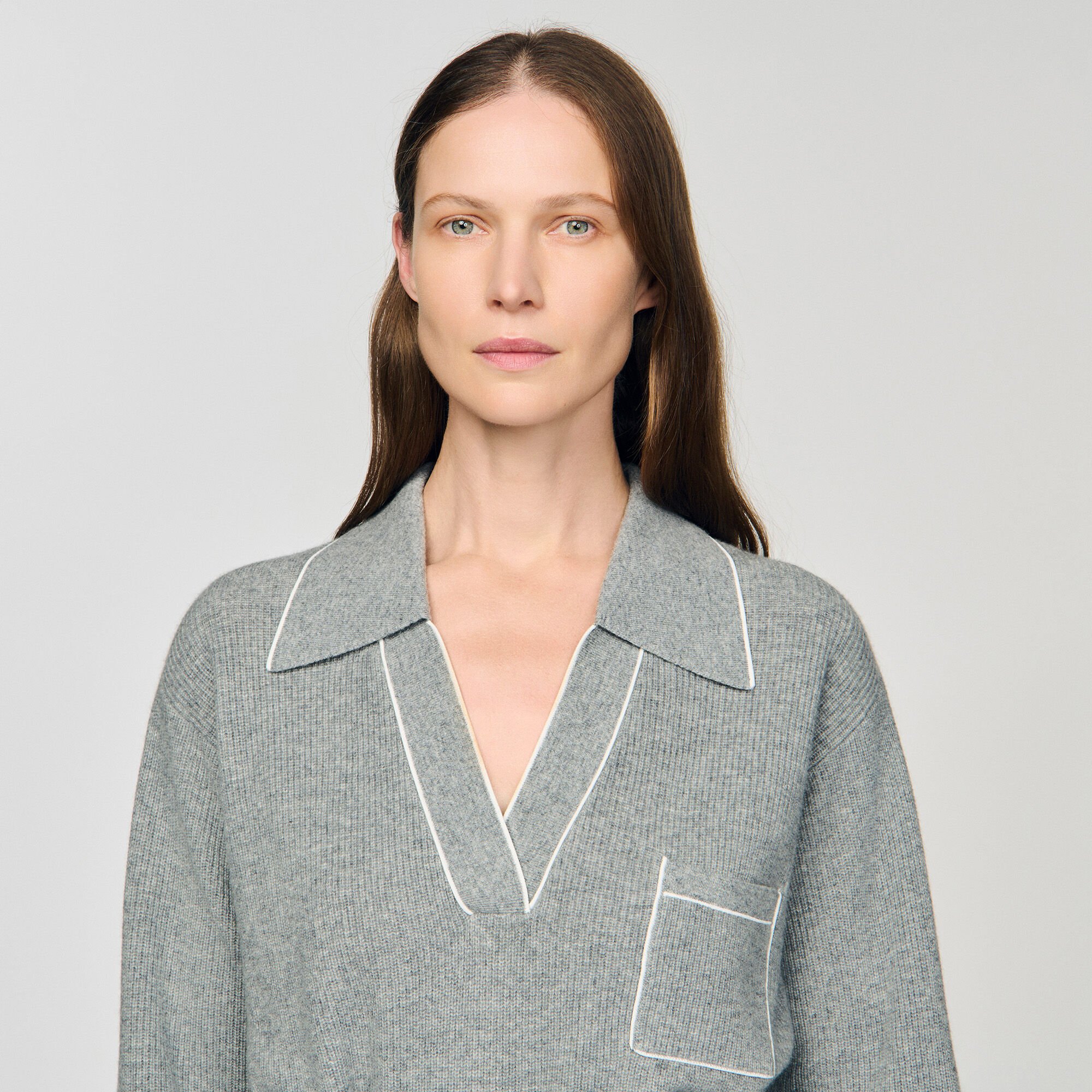 Maglione con colletto a polo aperto