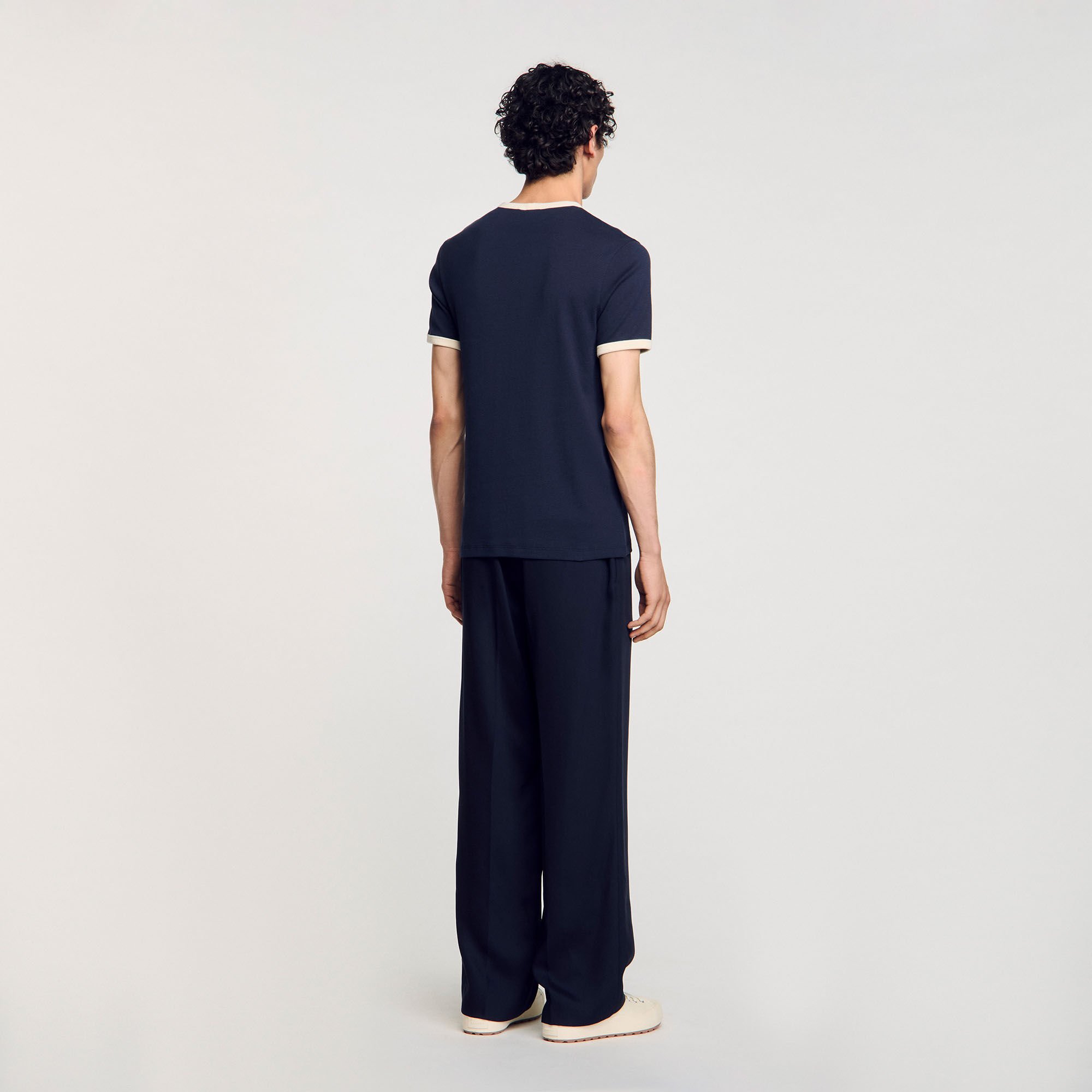 T-shirt bicolore con patch