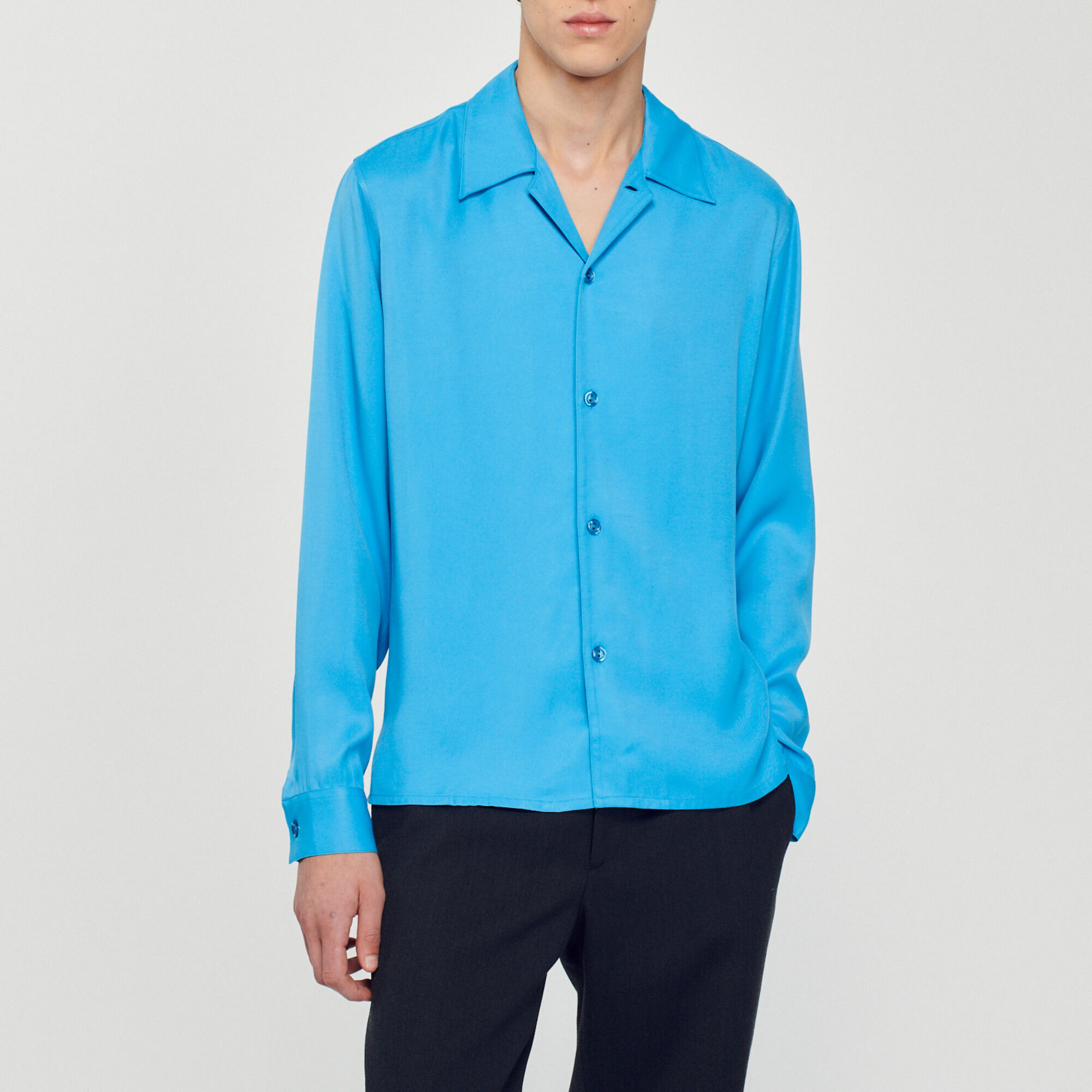 Camicia fluida con collo a pescecane
