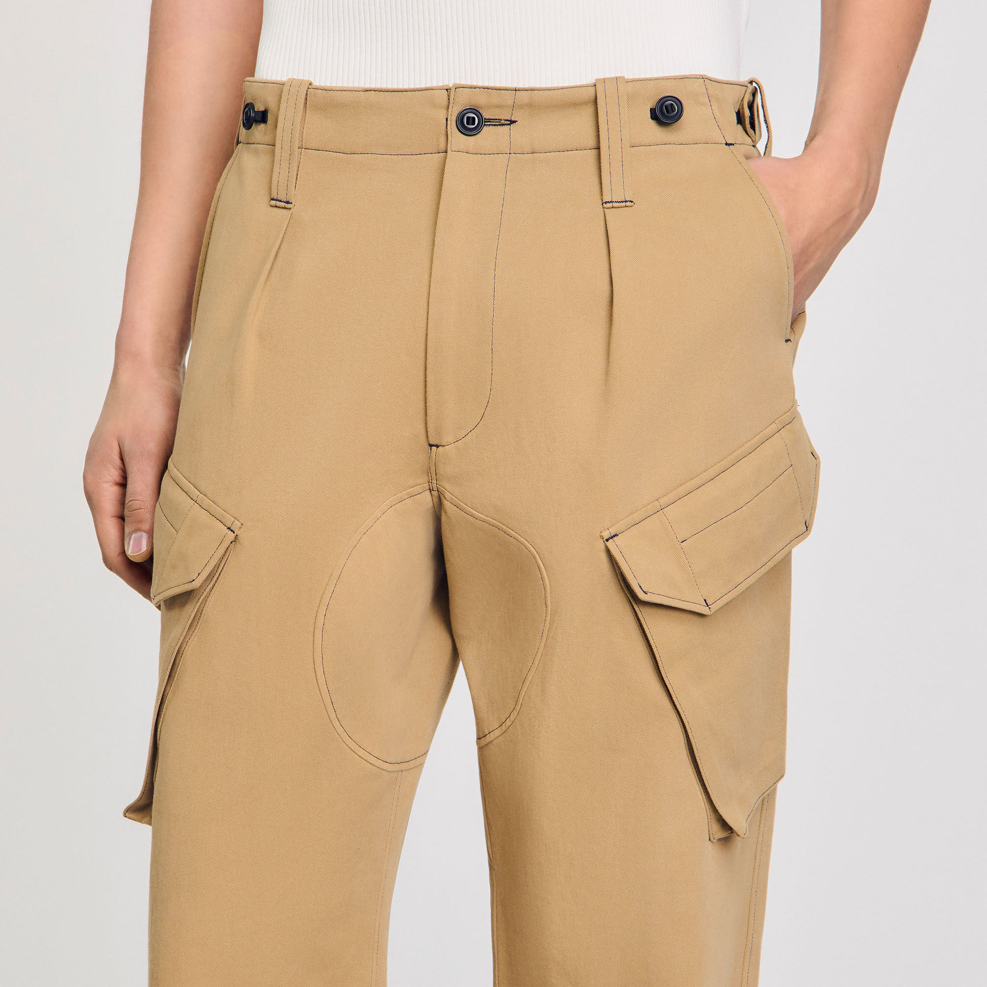 Pantaloni militari