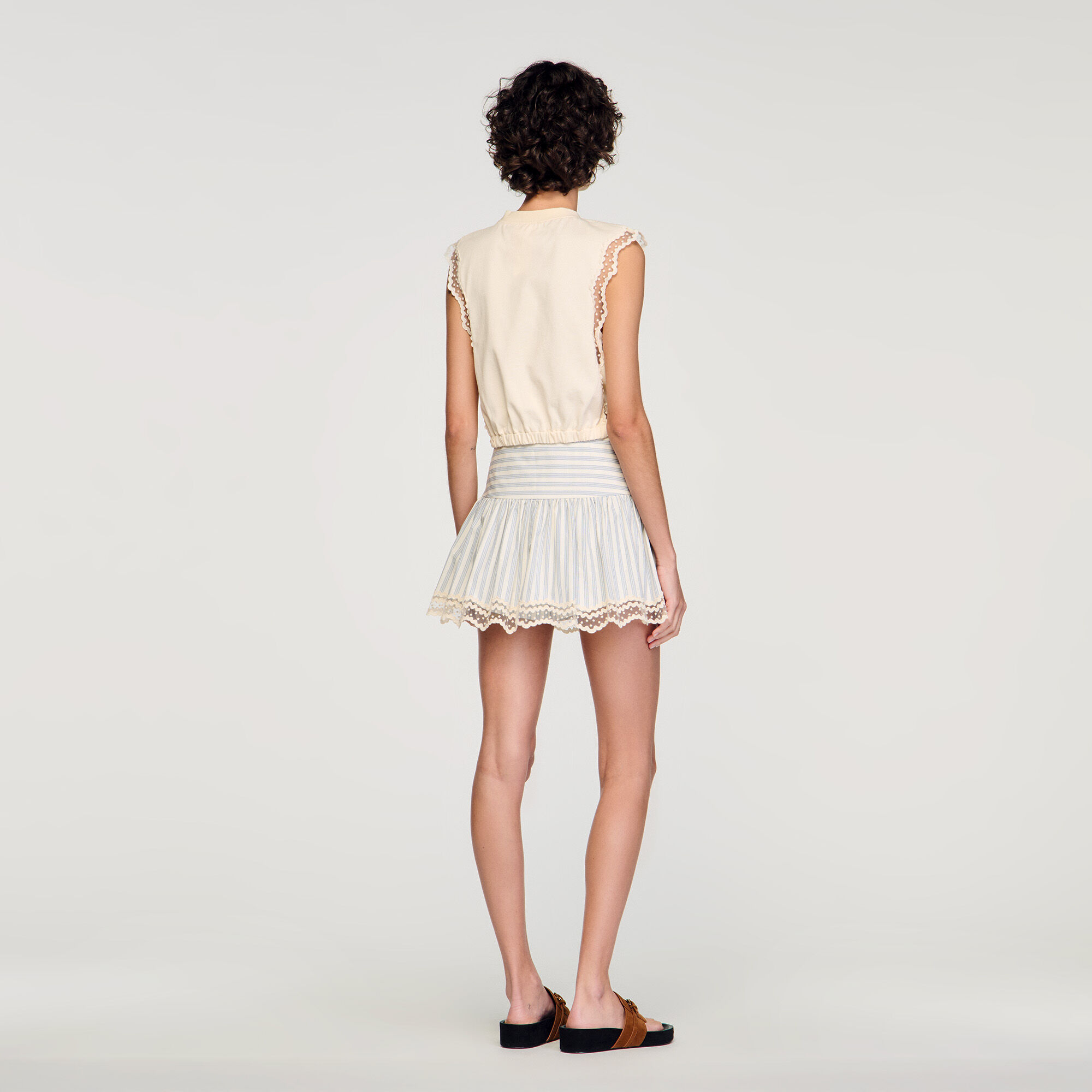 T-shirt corta in cotone con pizzo