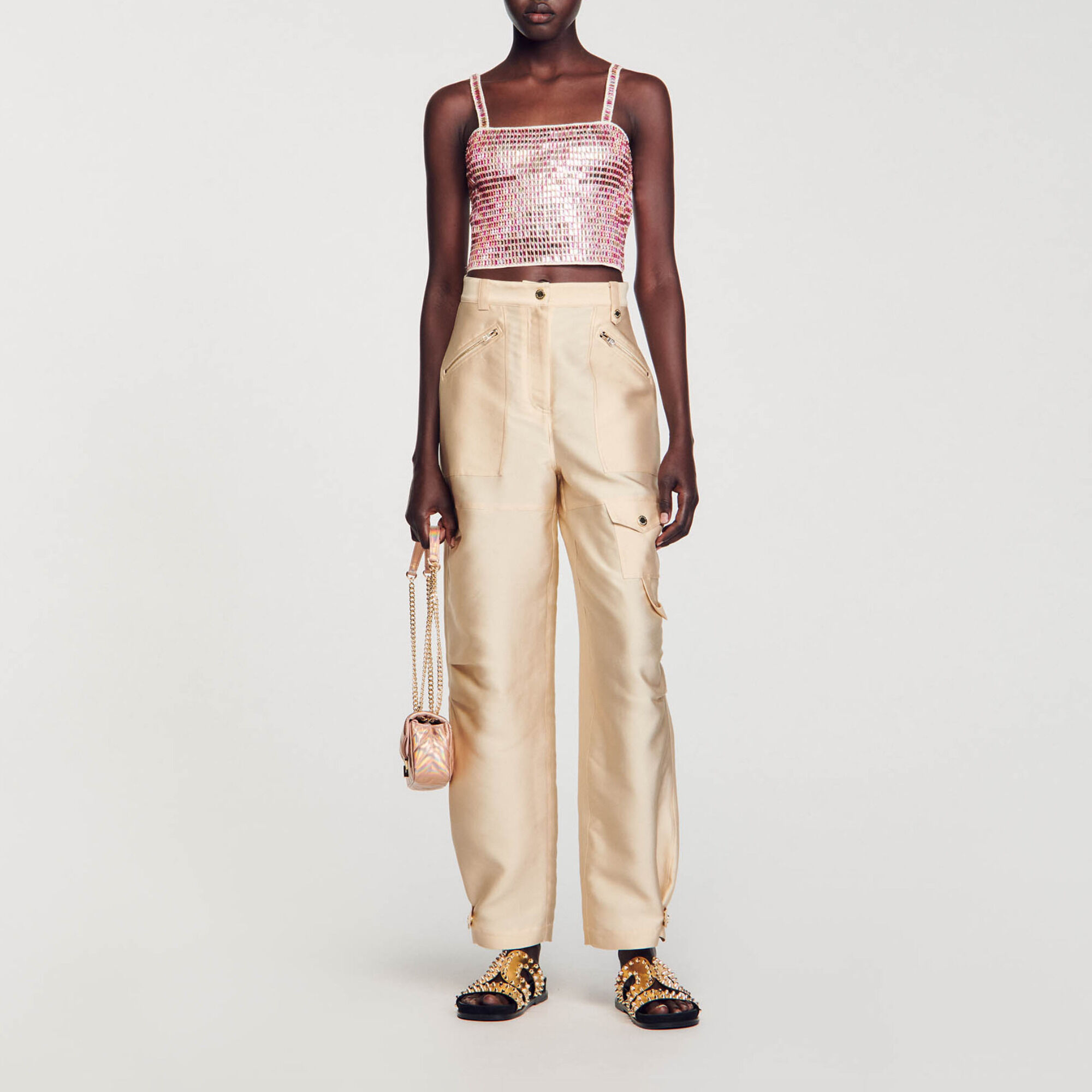 Top corto con perline decorative