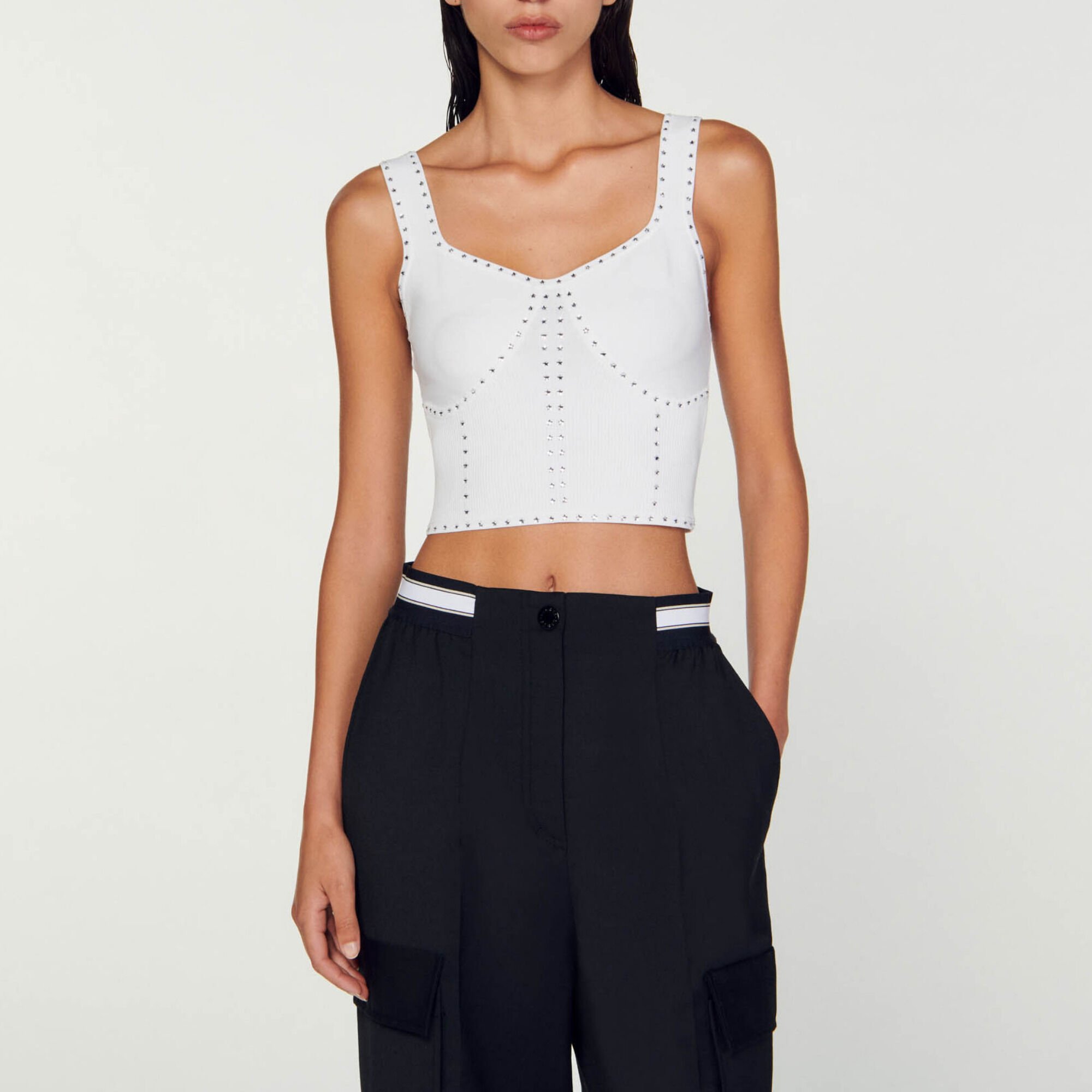 Top corto in maglia con strass