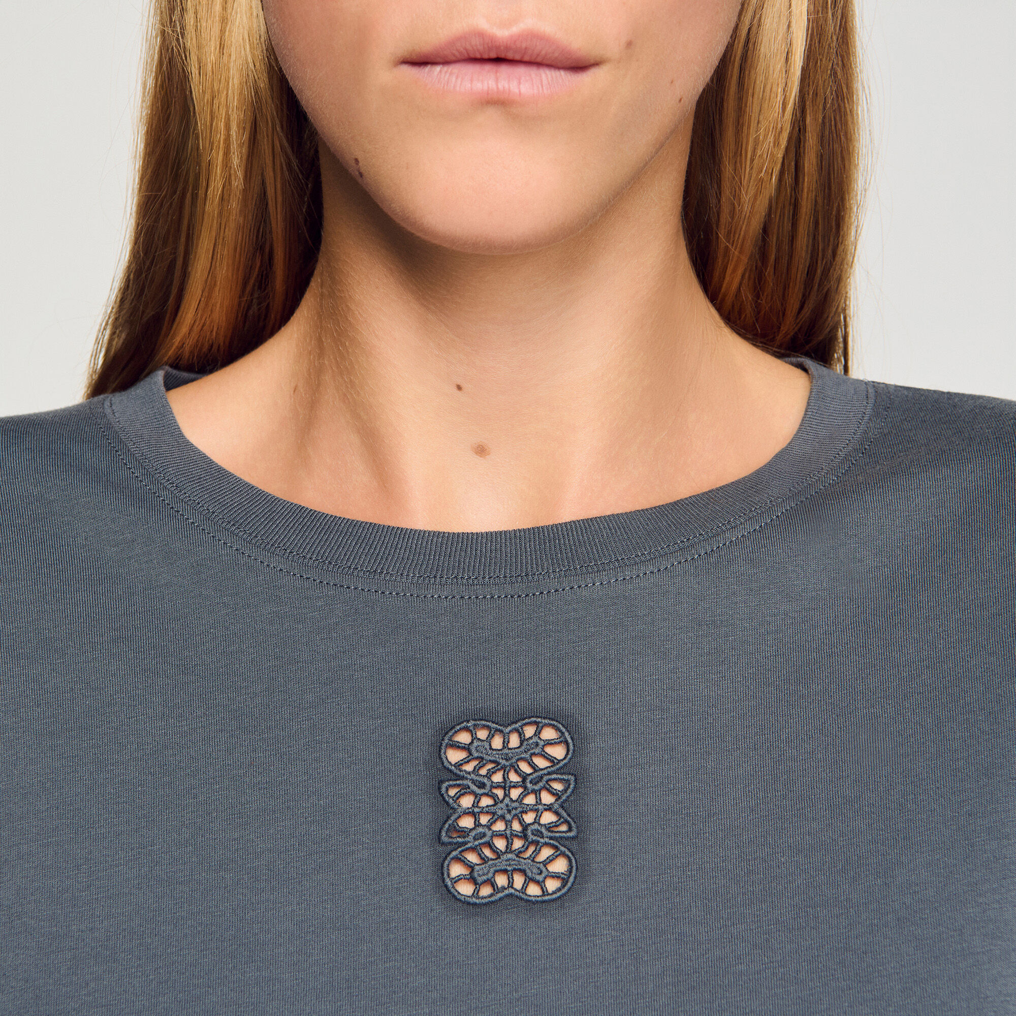 T-shirt con ricamo