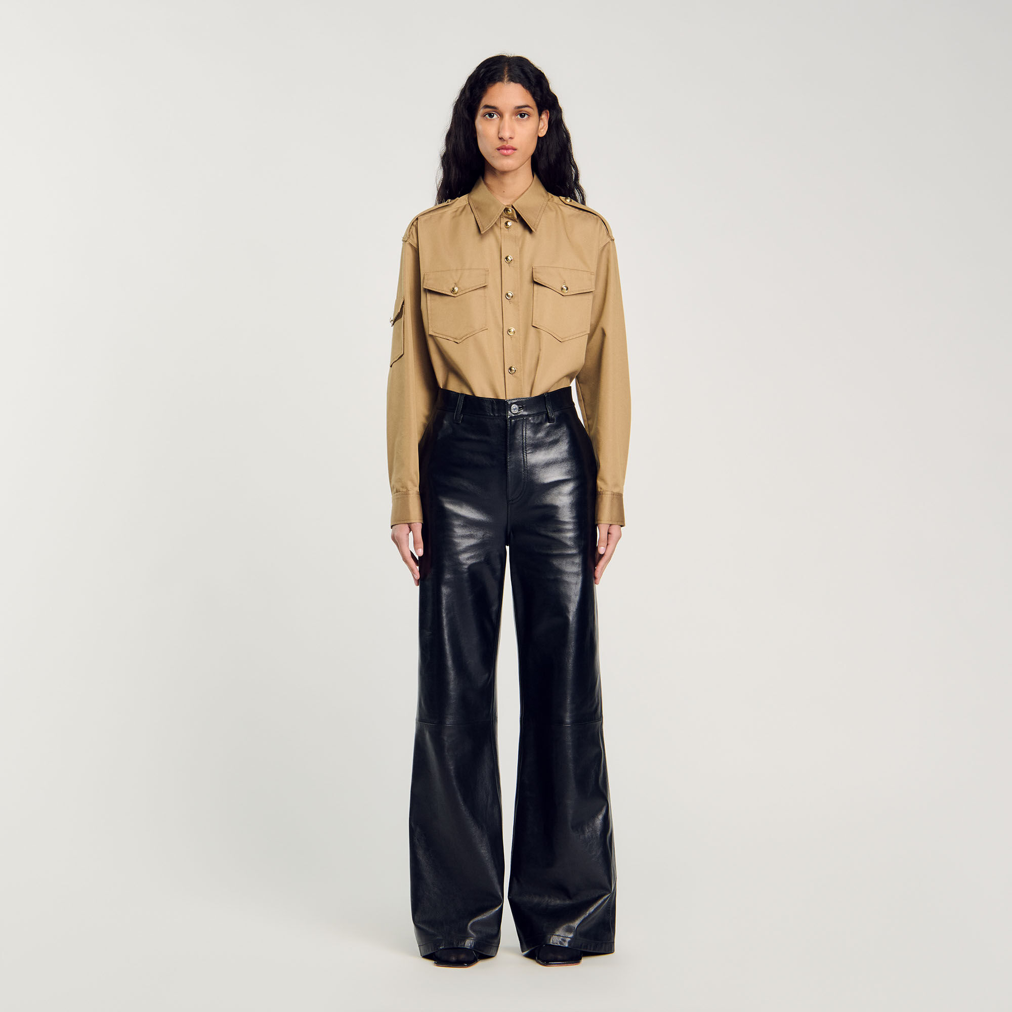 Pantaloni svasati in pelle