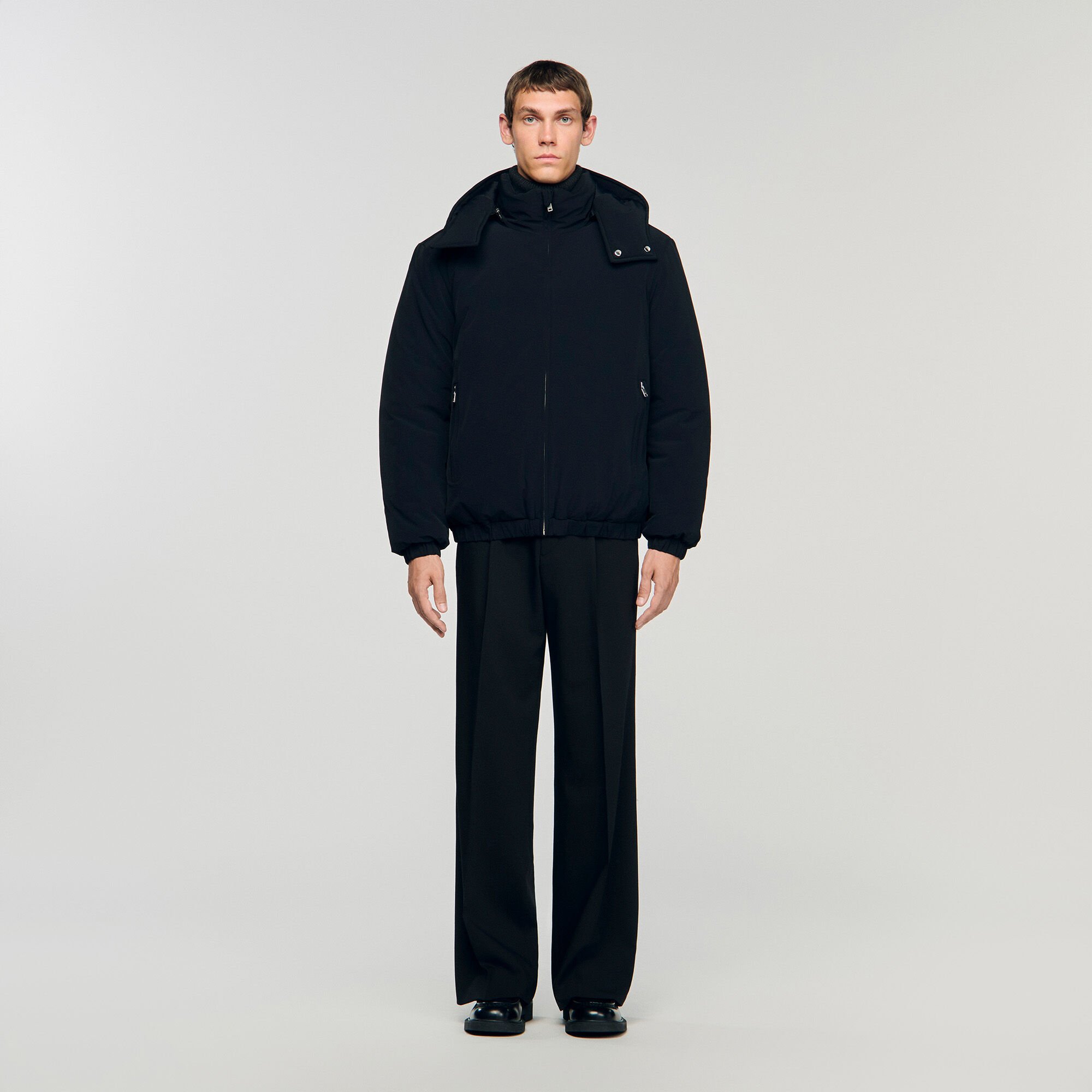 Piumino con collo alto e cappuccio