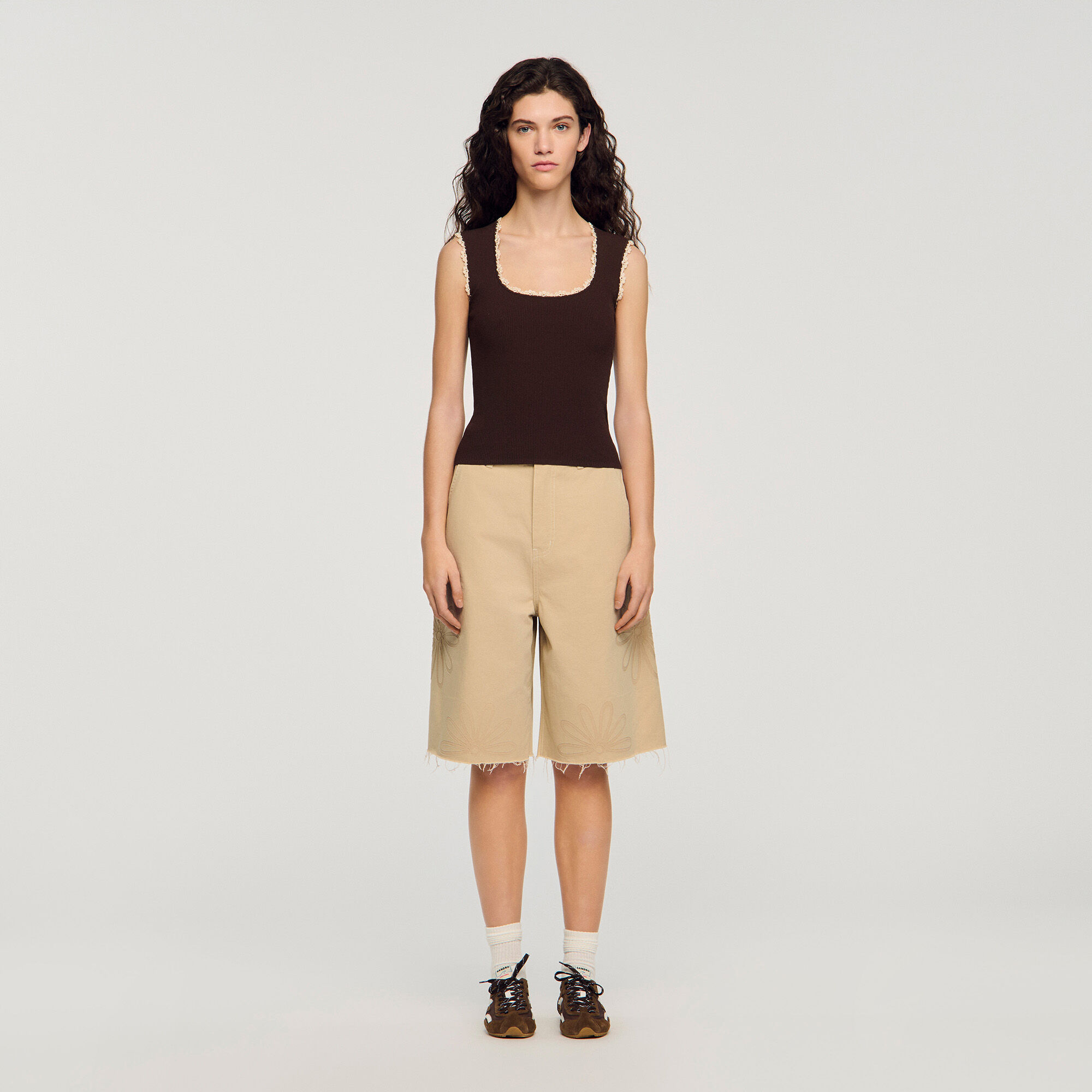 Top in maglia con dettagli crochet