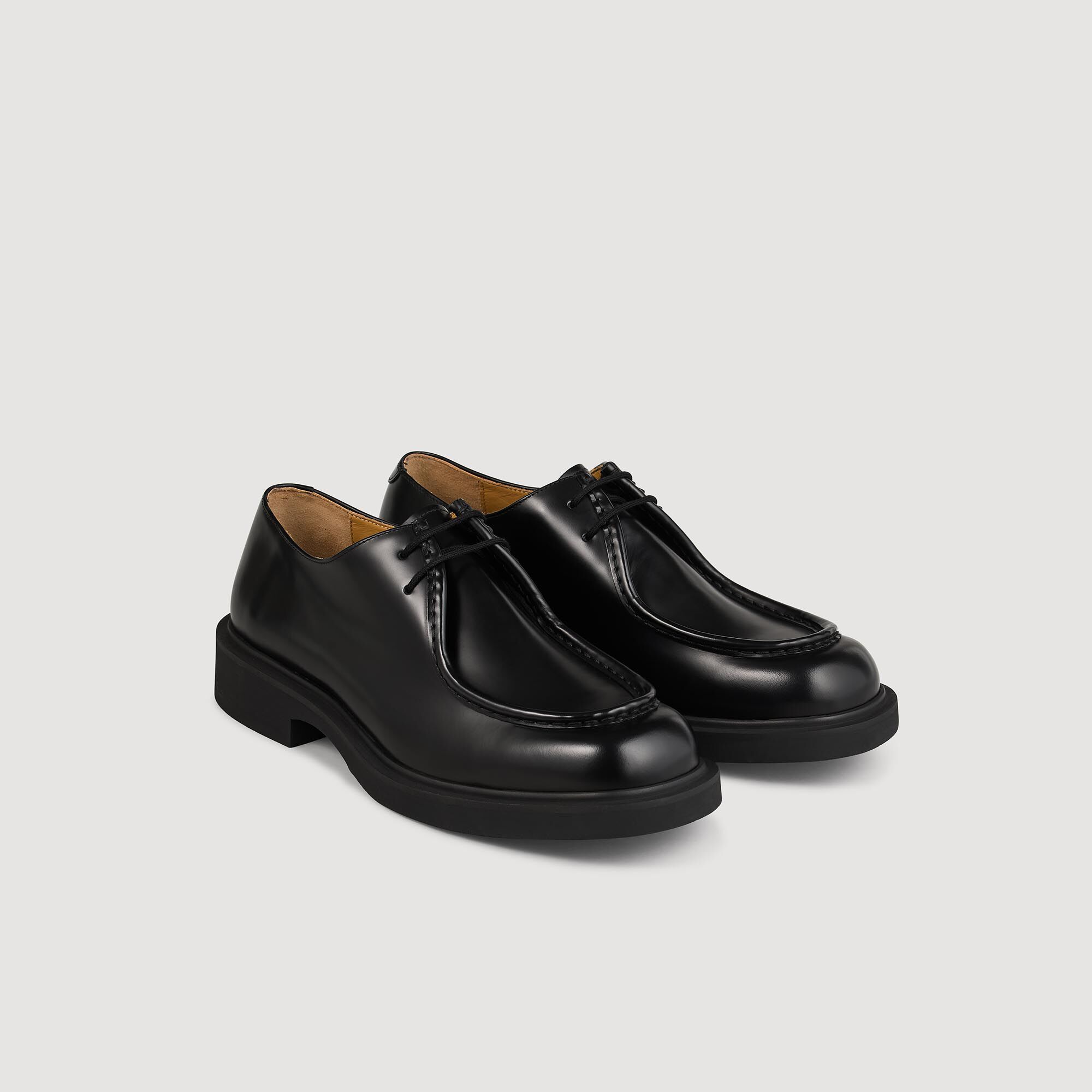 Derby in pelle lucida