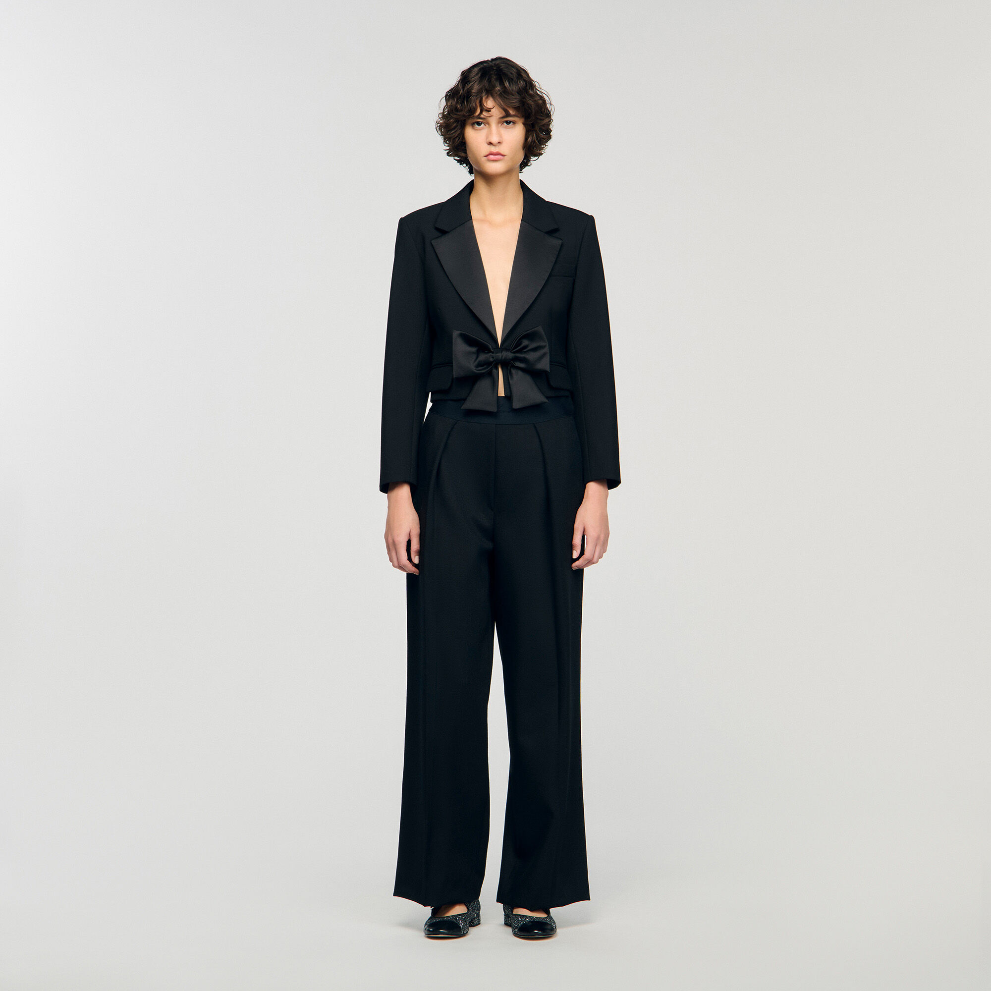 Giacca corta con fiocco satinato