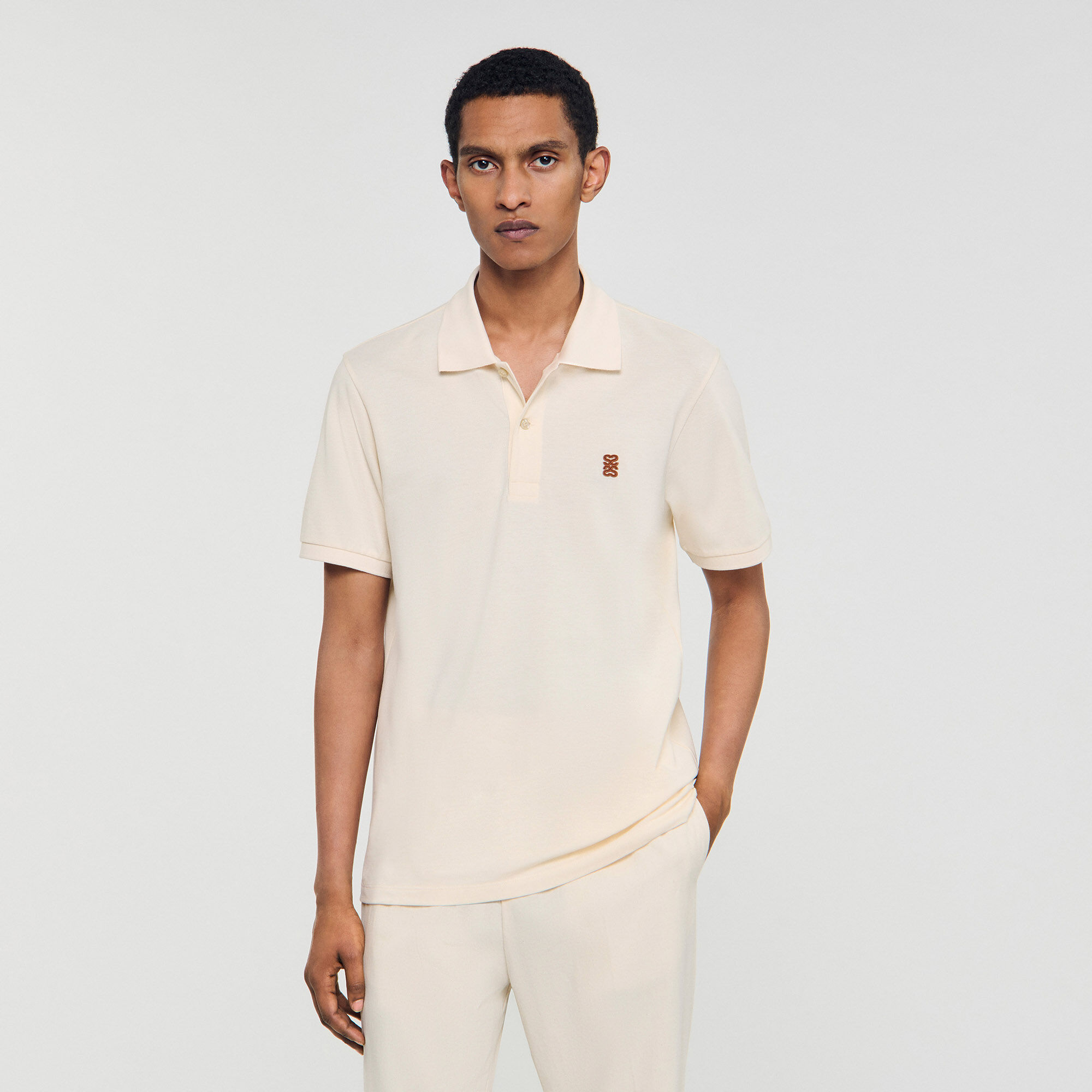 Polo con logo in pelle