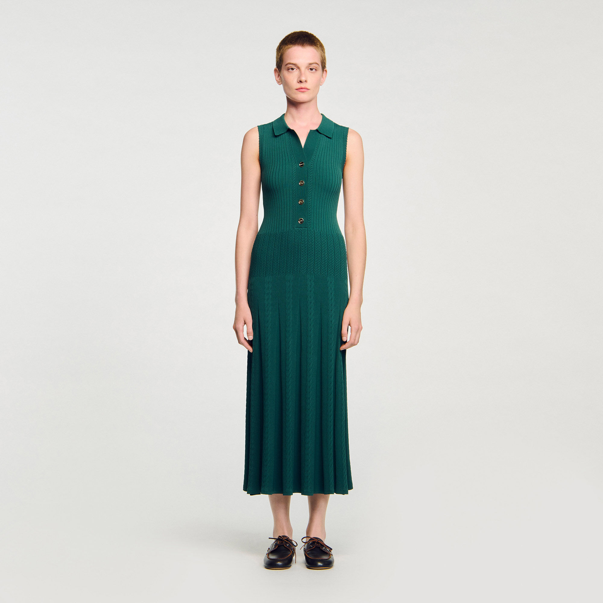 Abito in maglia con colletto polo