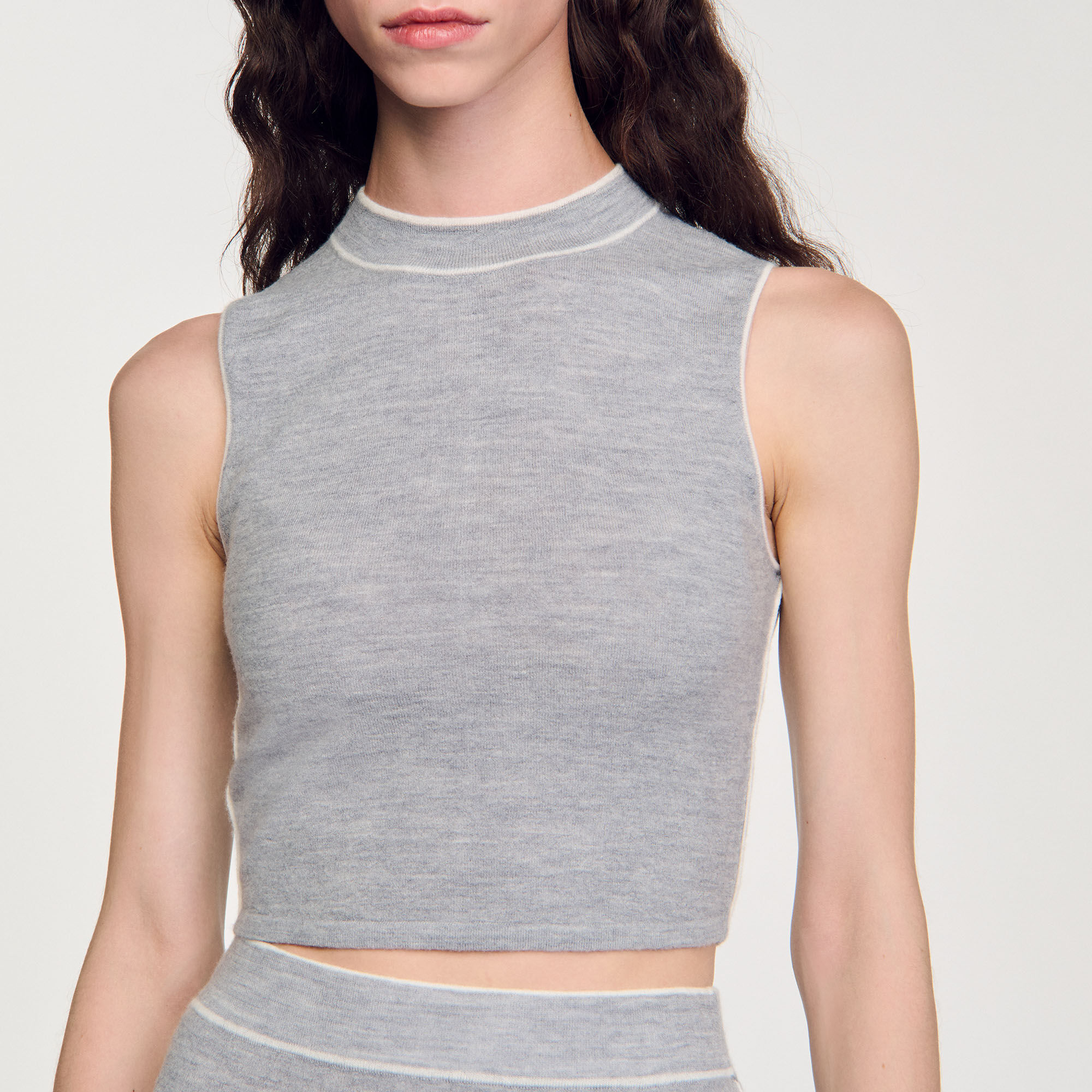 Top corto in maglia senza maniche