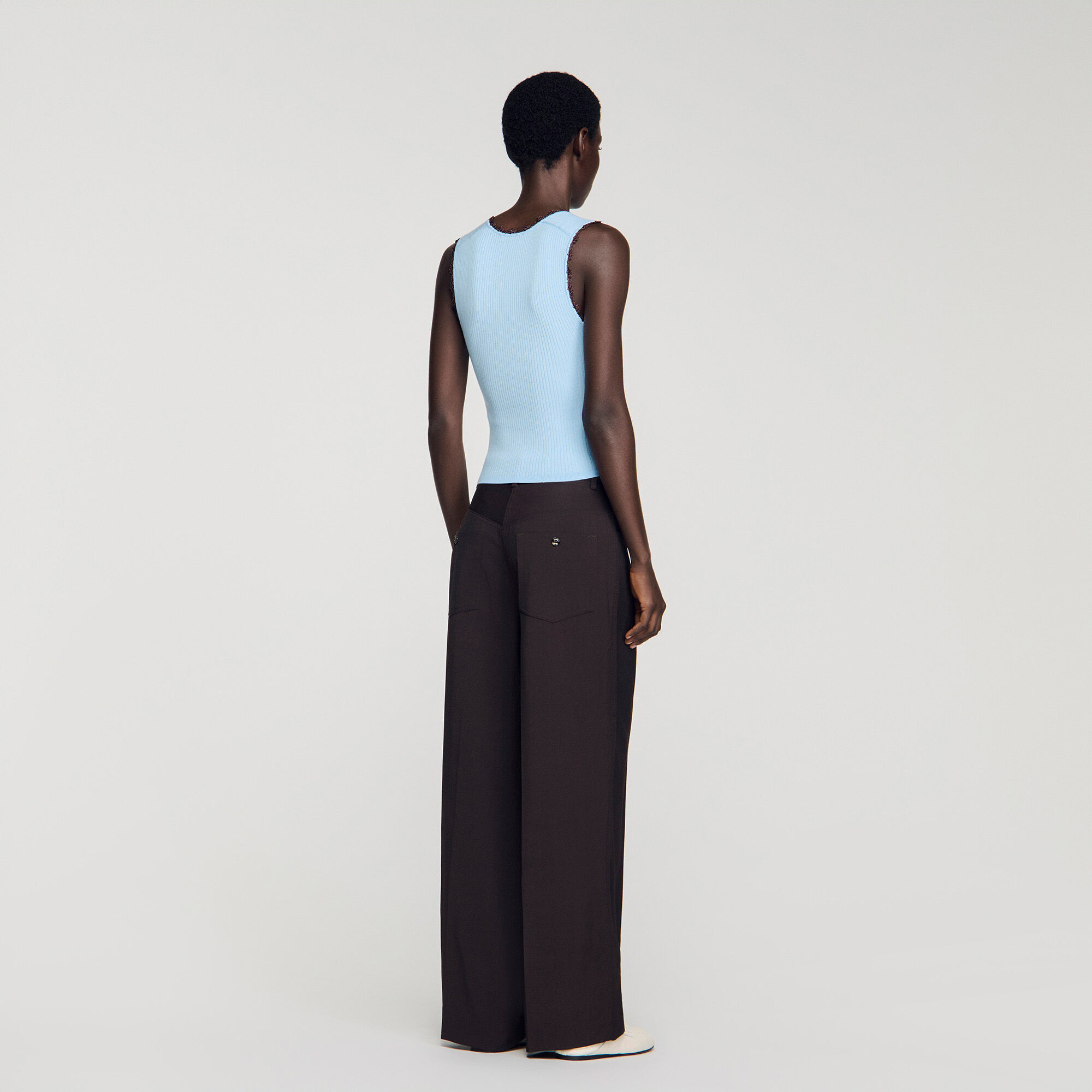 Top in maglia con dettagli crochet