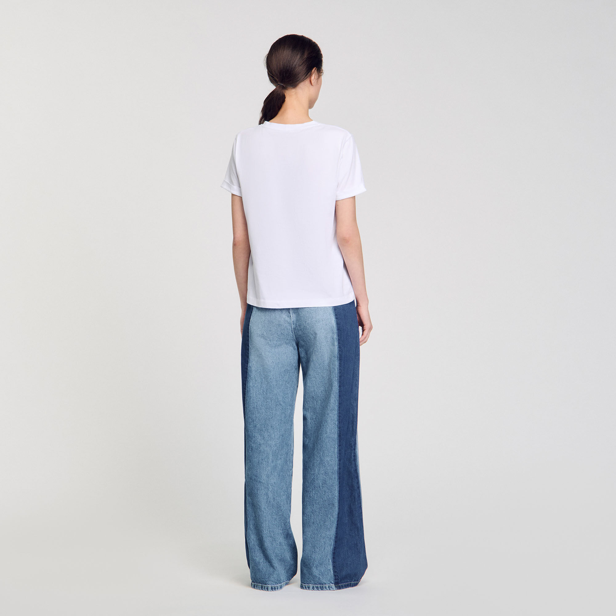 T-shirt in cotone con ricamo