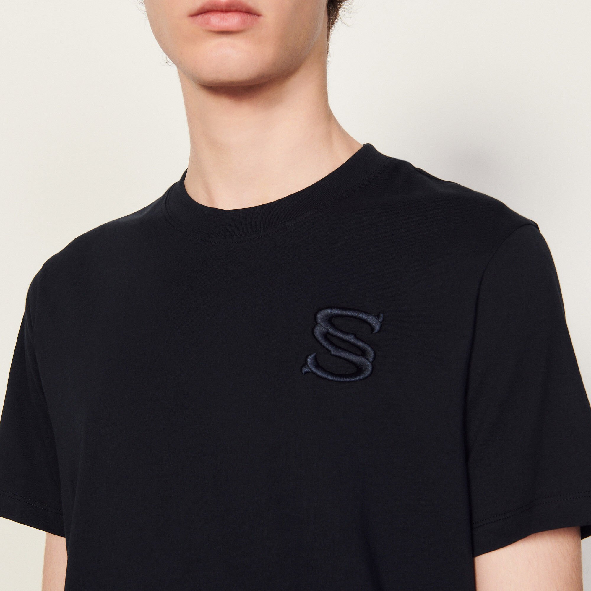 T-shirt ricamata