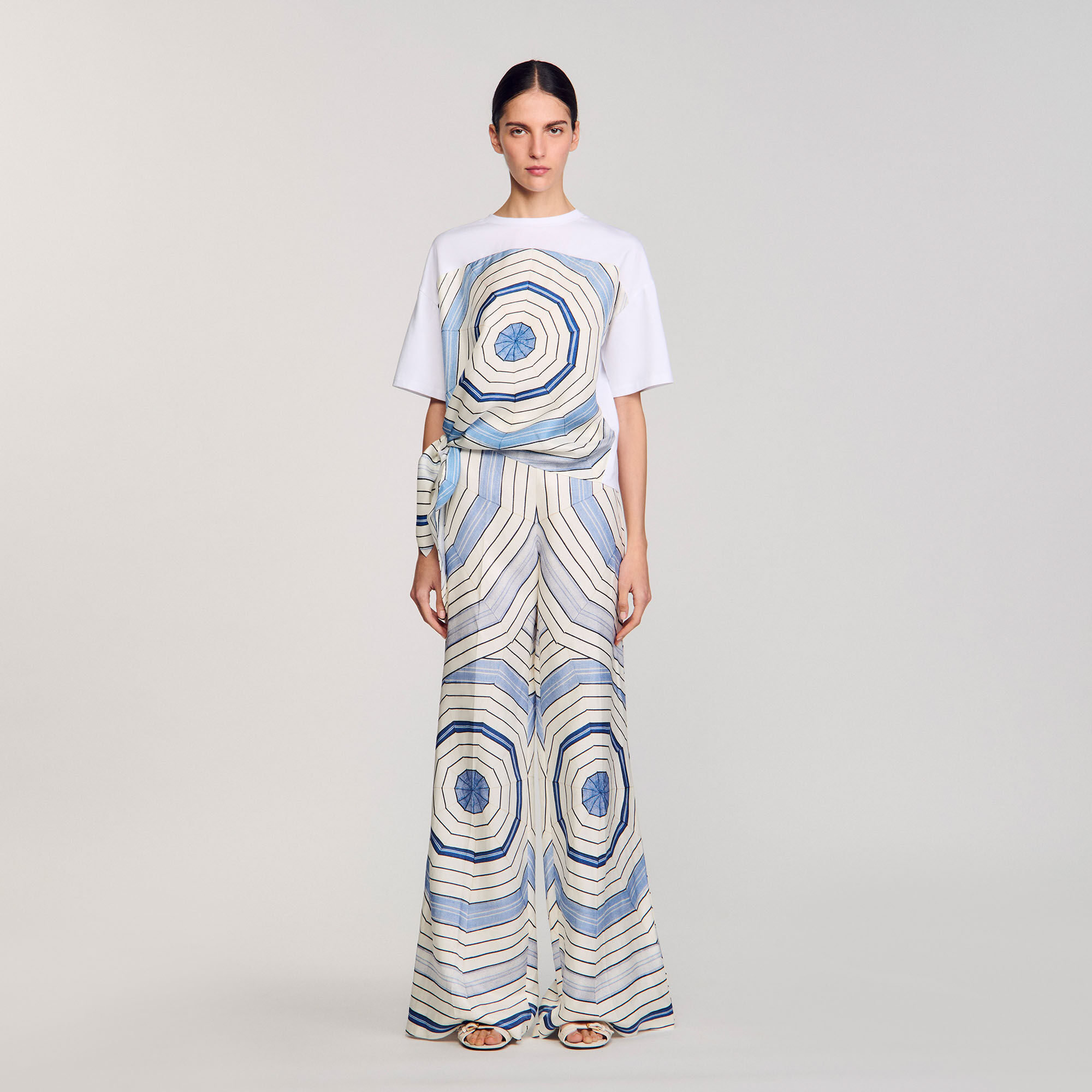 T-shirt con stampa a spirali