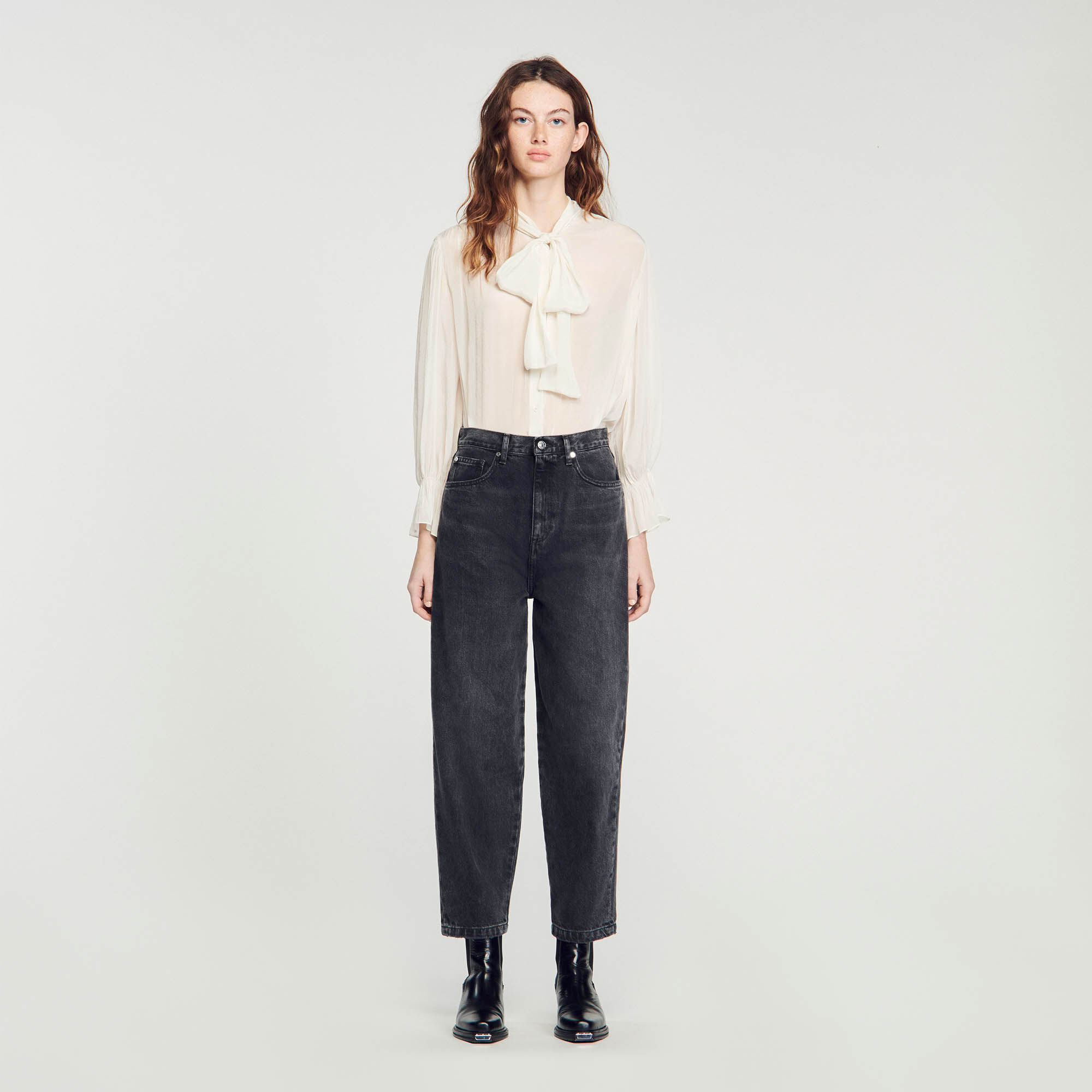 Jeans sfilacciati sale caviglia