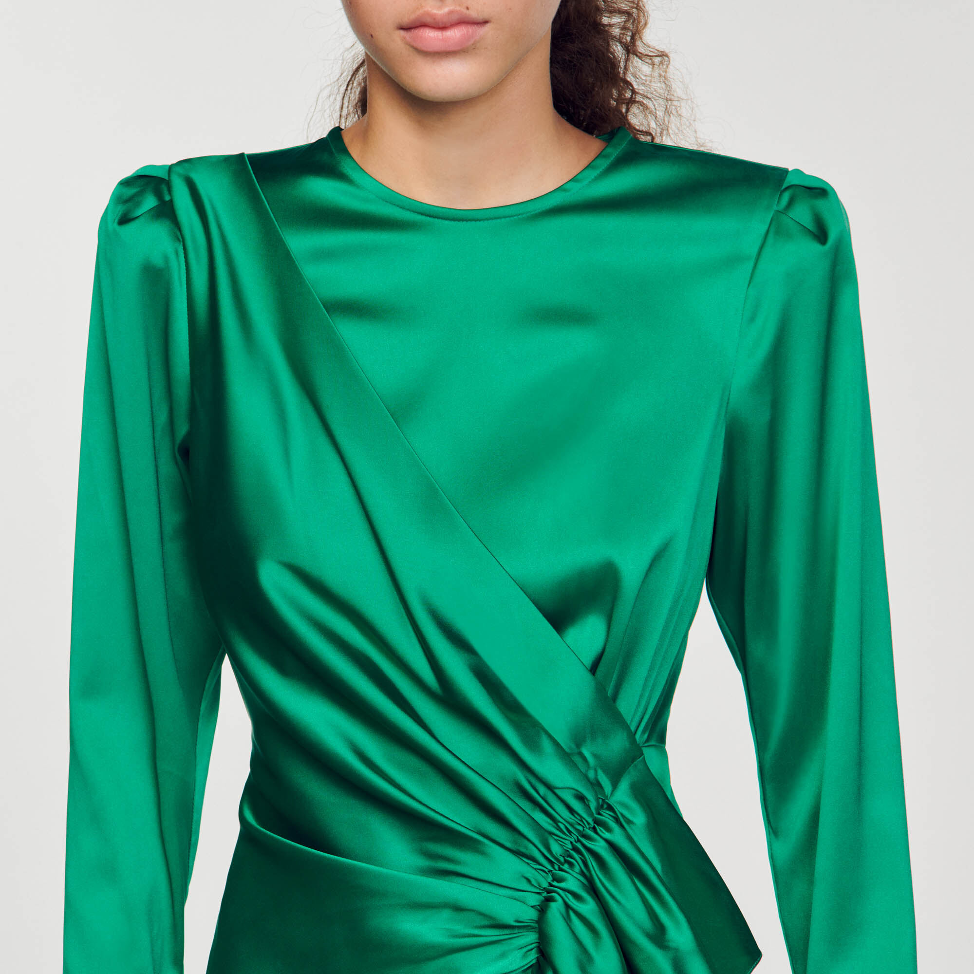 Abito satinato con balze SFPRO03284 Verde Abiti Sandro Paris