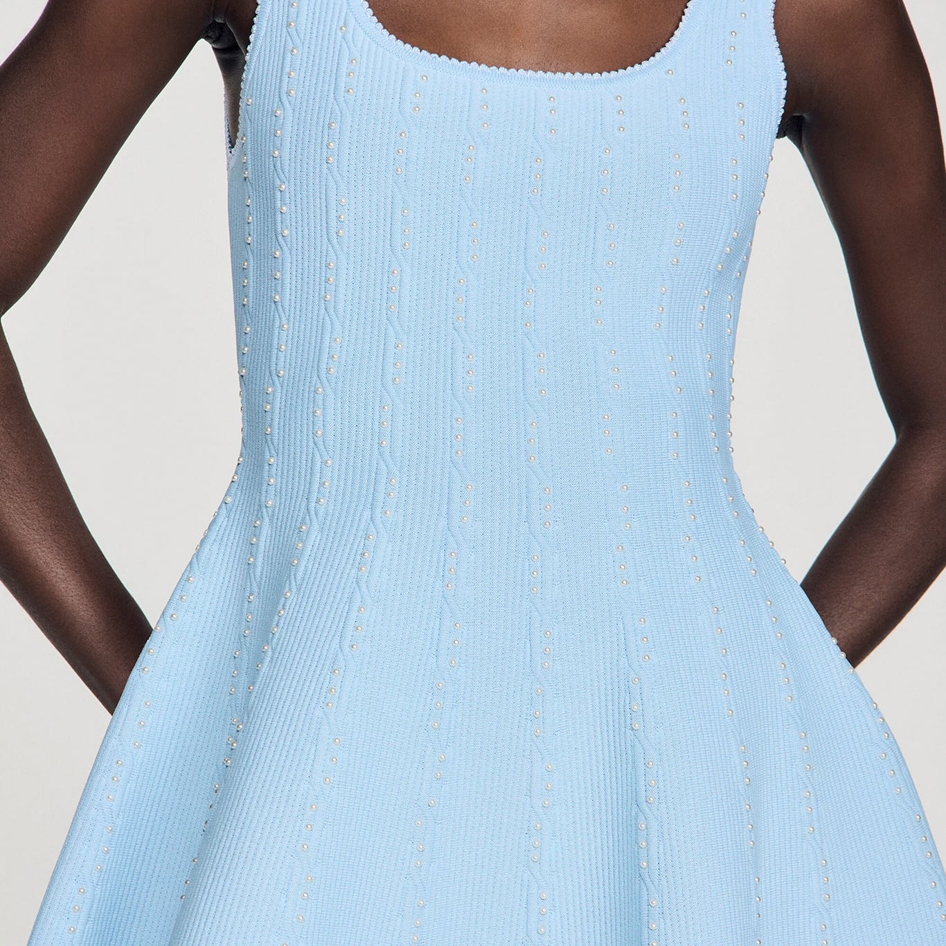 L'abito da donna con strass di Sandro Paris